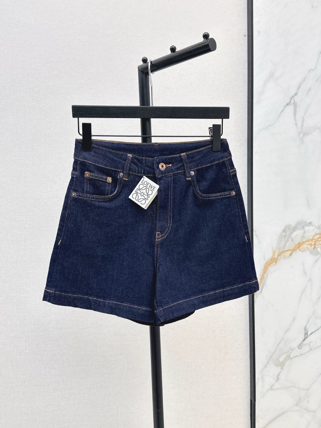 Lo 25 Latest Classic Monogrammed Leather Tag Embellished Denim Shorts ( Large Size )