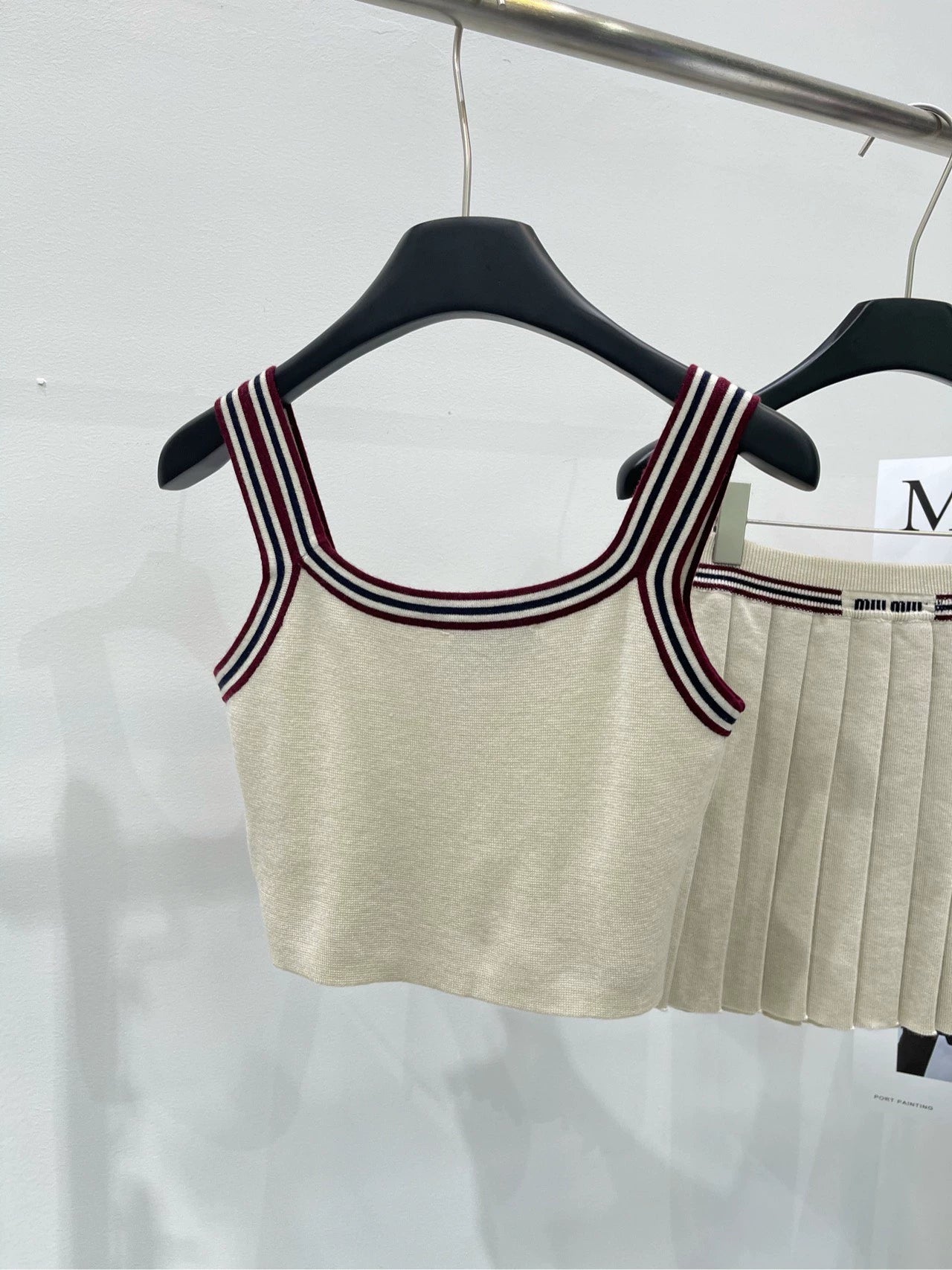M 25 apricot red edge knitted vest