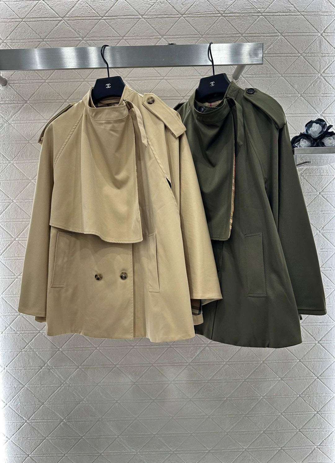 Bru 25 Cape windbreaker