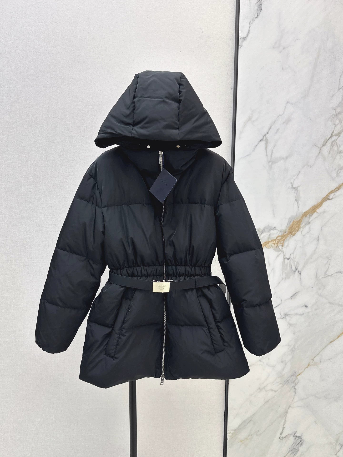 P 25fw Hooded slim-fit mid-length down jacket