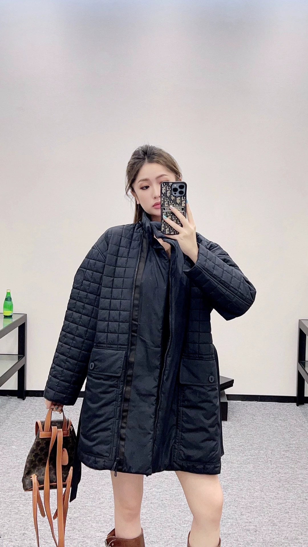 H 25 Stand-up collar, zippered mid-length padded jacket.