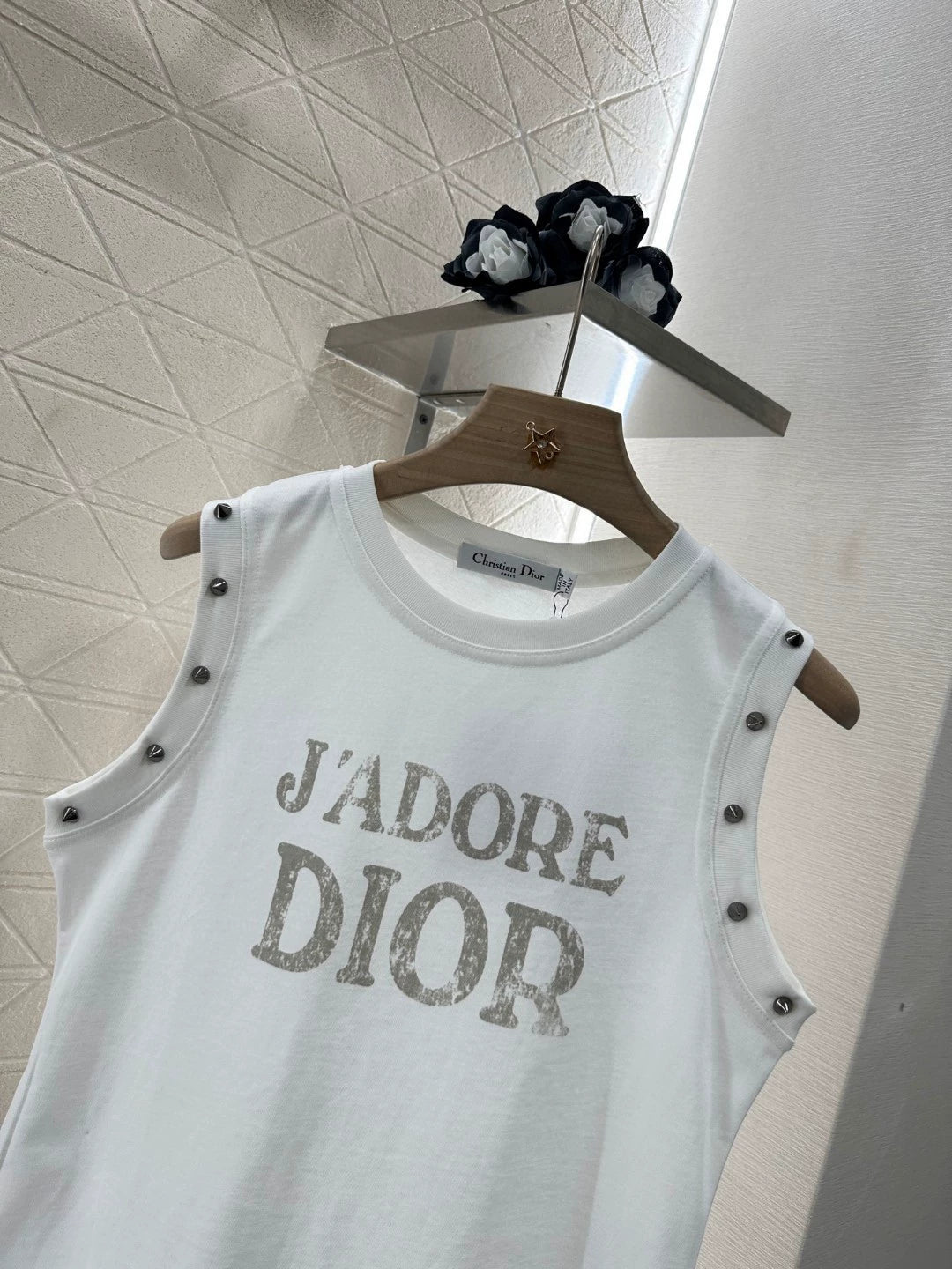 D 25 new riveted, distressed cotton undershirt(gray white)
