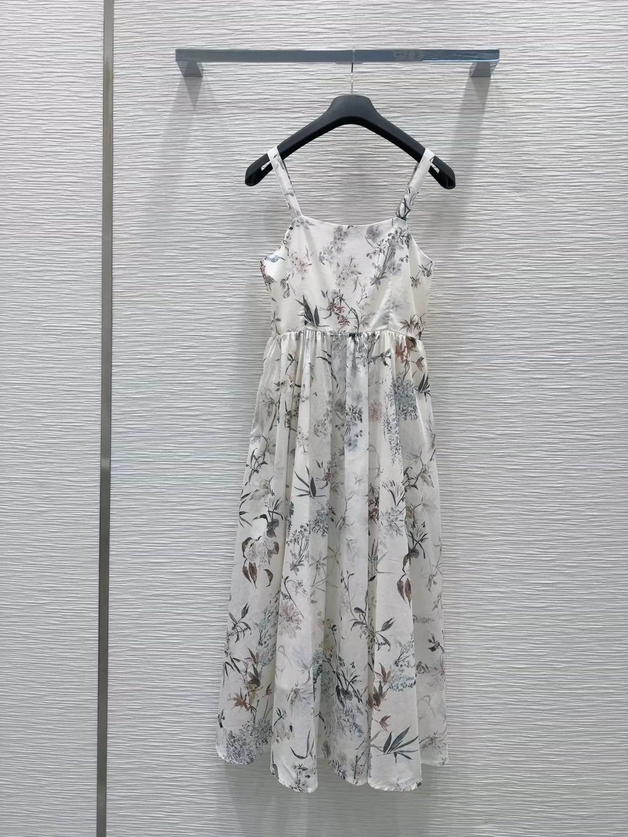 D 25 New Printed Single Breasted Halter Dresses