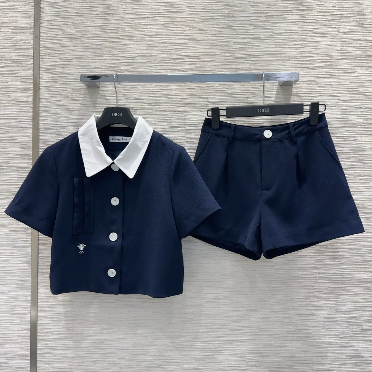 D 25 New Bee Embroidery Single Breasted Lapel Short Sleeve Shorts Suit