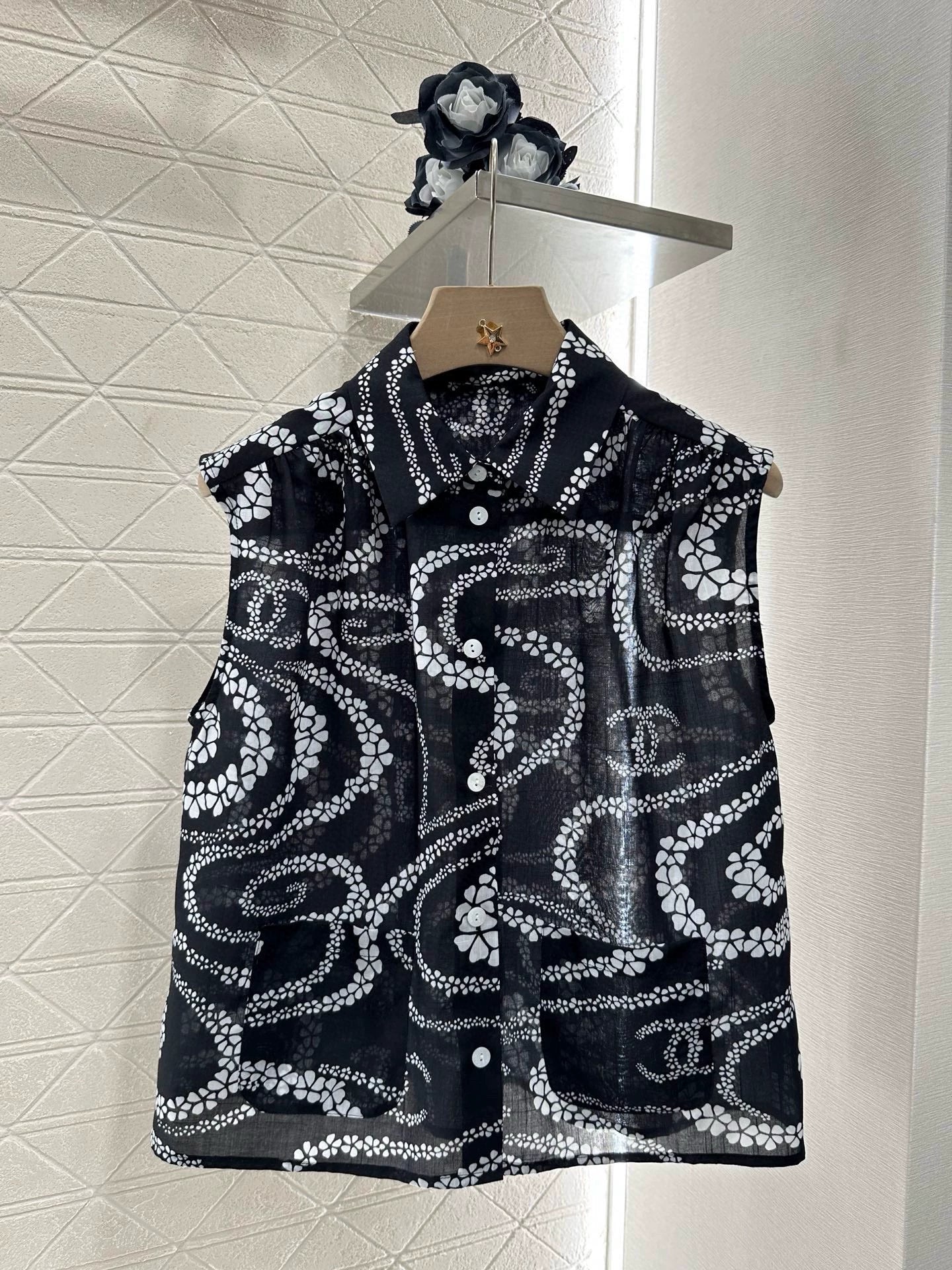 C 25 Printed Sleeveless Vest Shirt