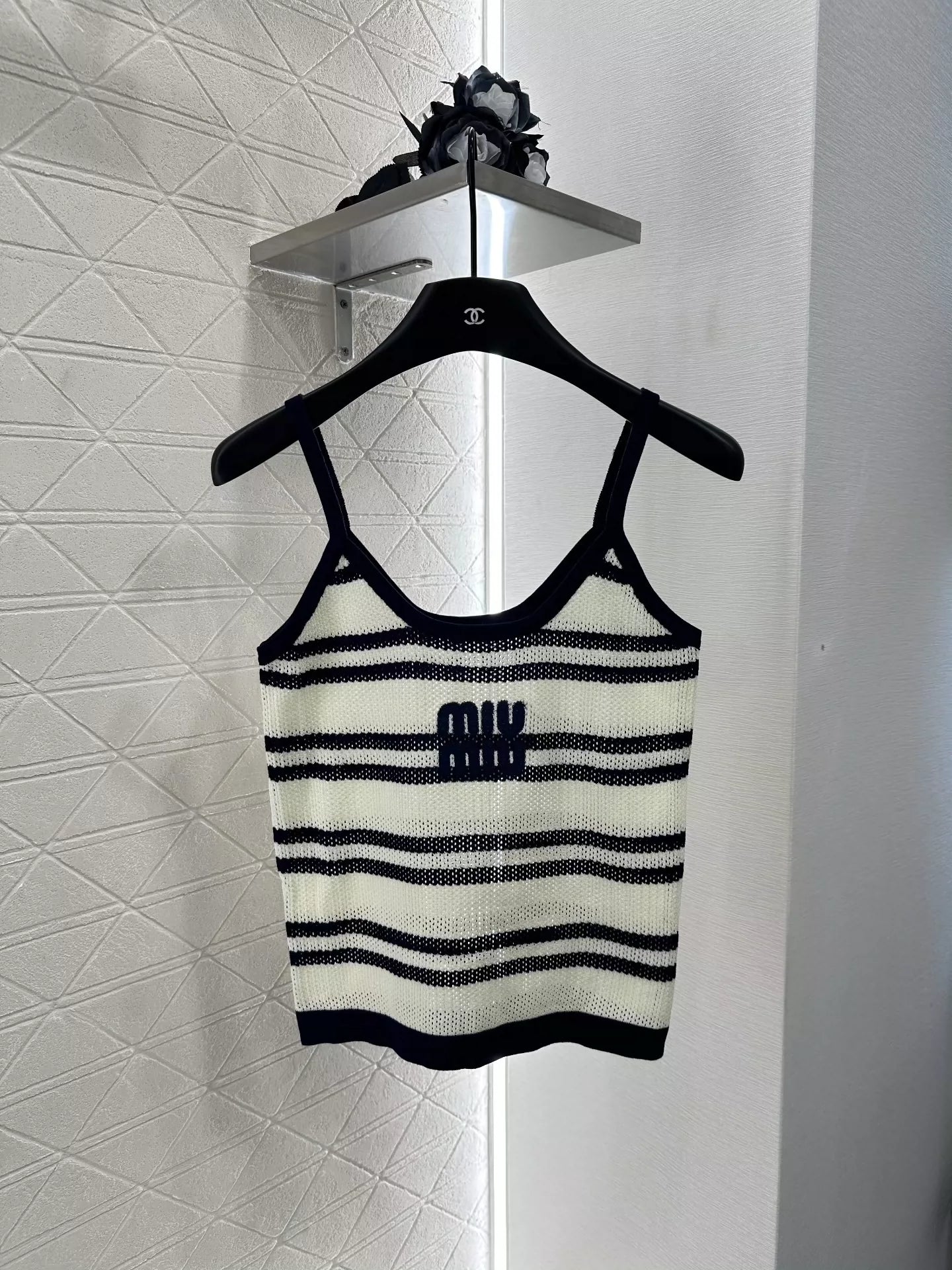 M 25 Two-piece camisole knitted cardigan