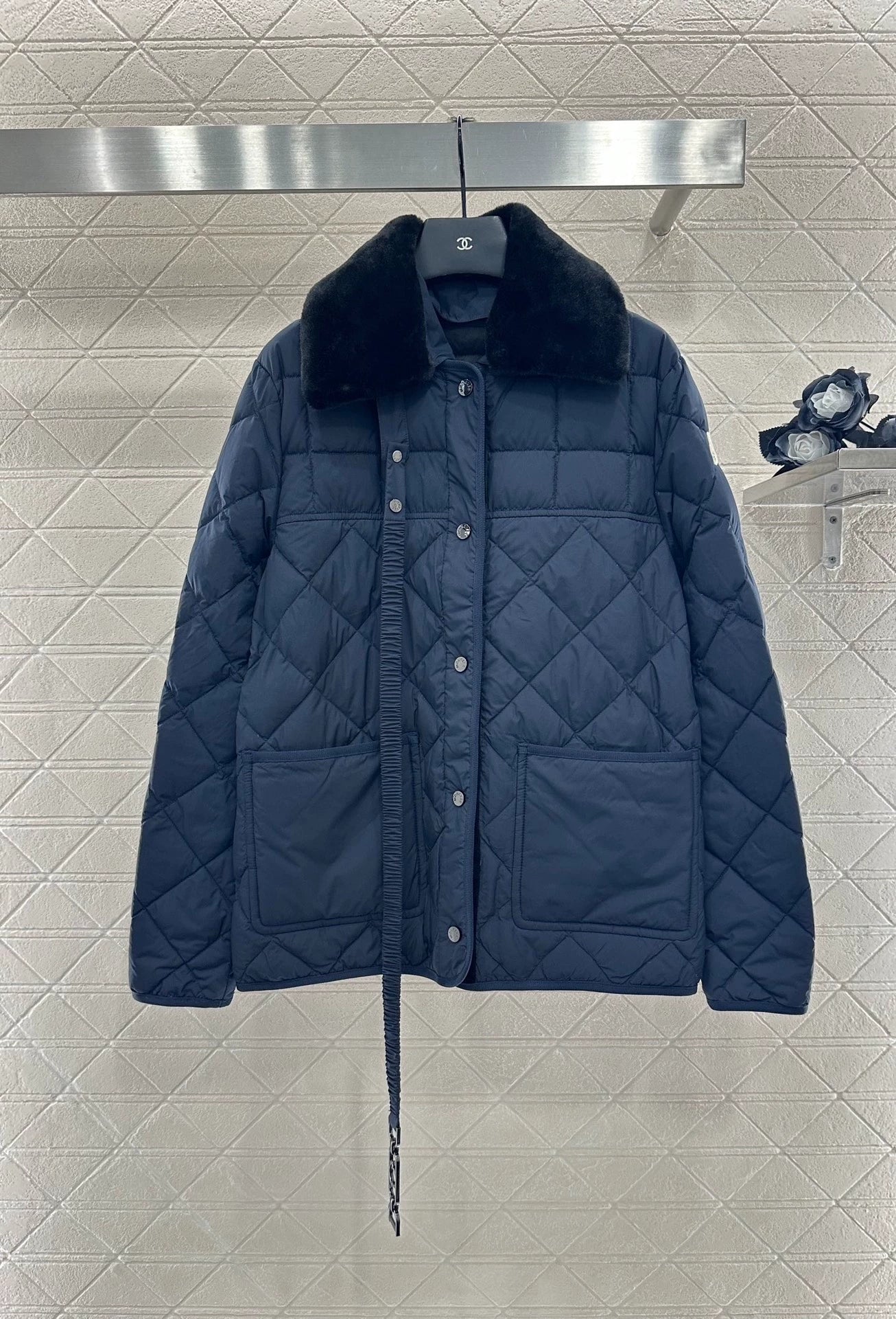 Mon 25 Down jacket with detachable belt and lapel.