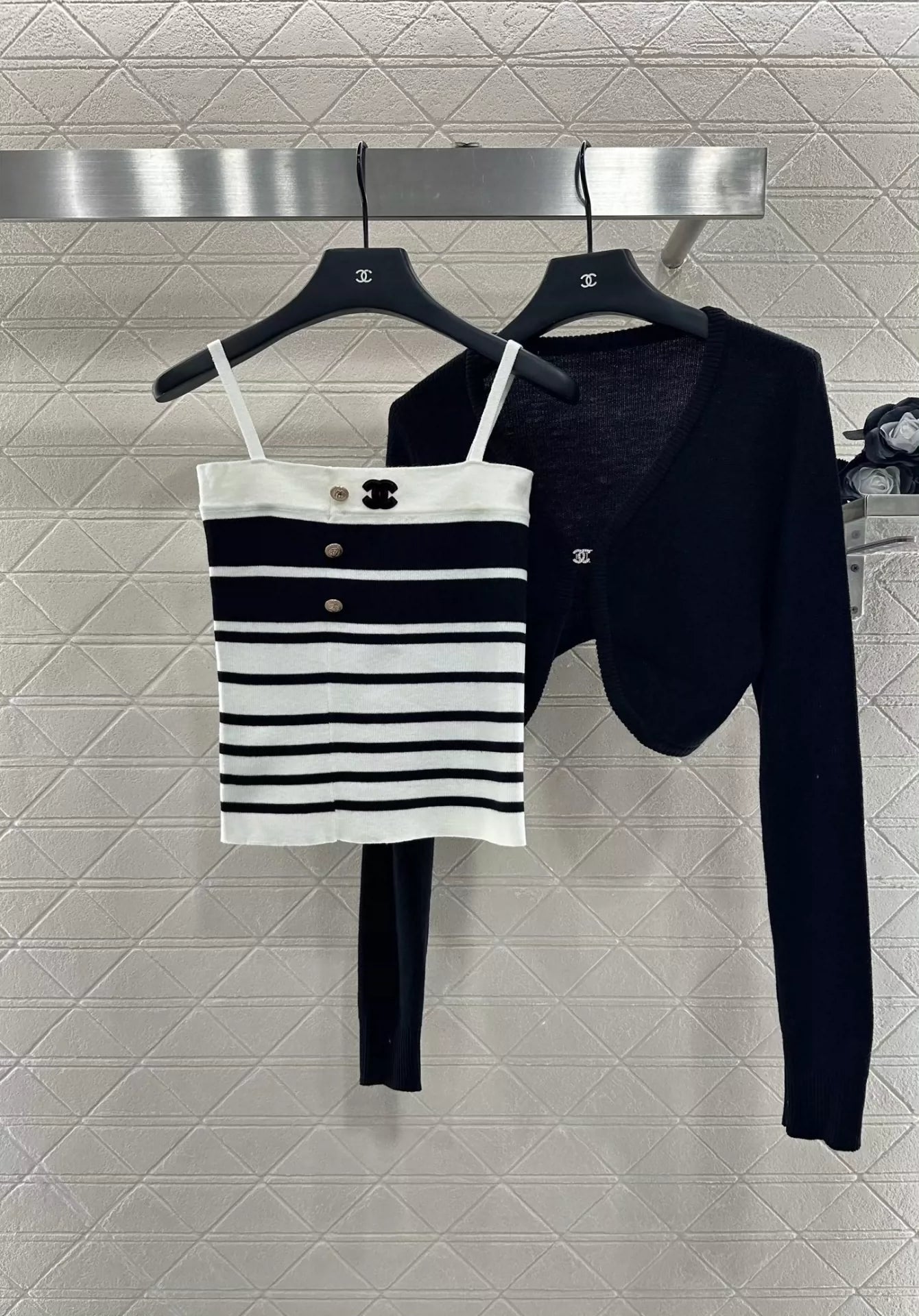 C 25 Fall/Winter New Style: Two-Piece Suspender Knit Cardigan Set