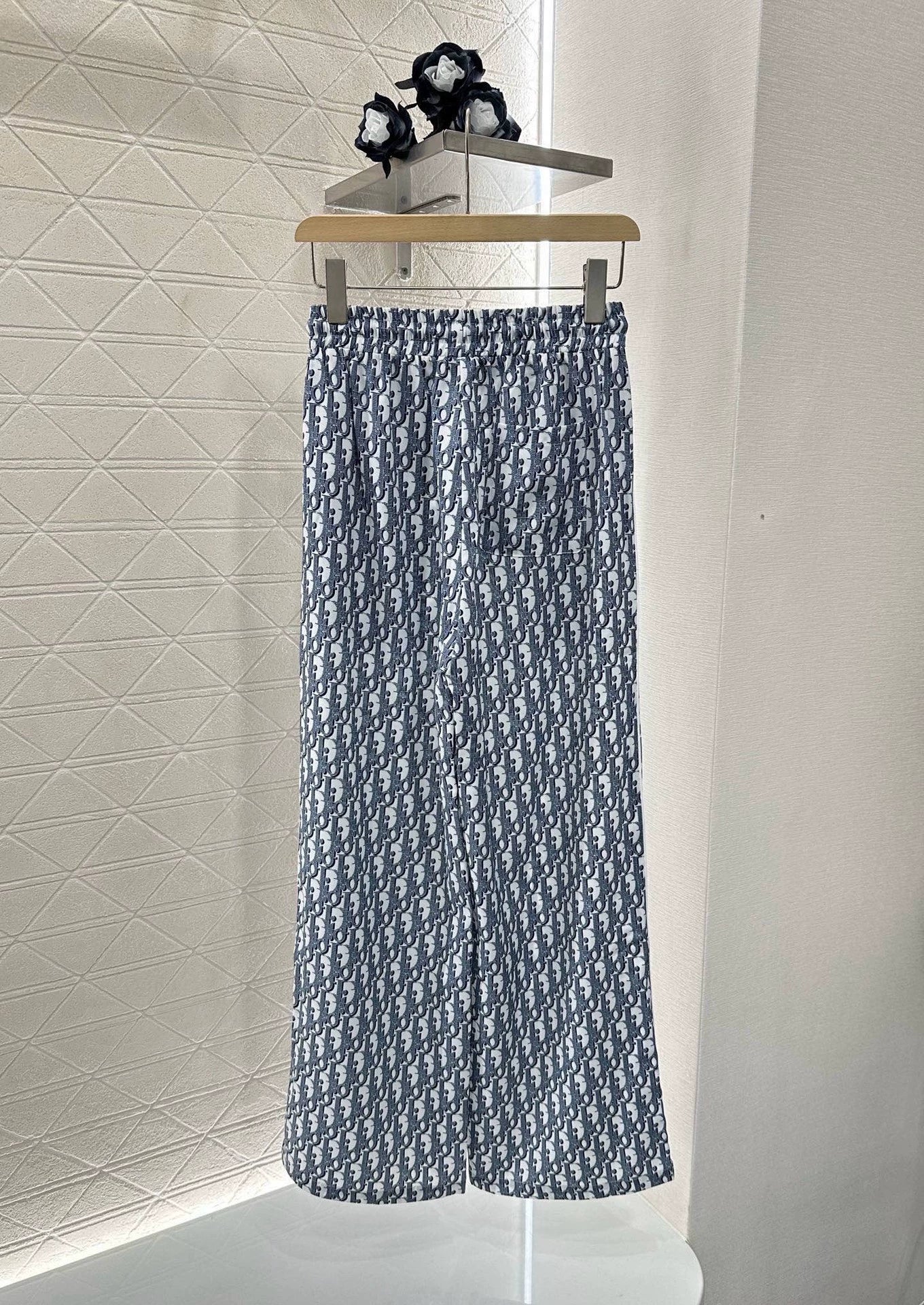 D 25 Printed Silhouette Shirt and Pants Set
