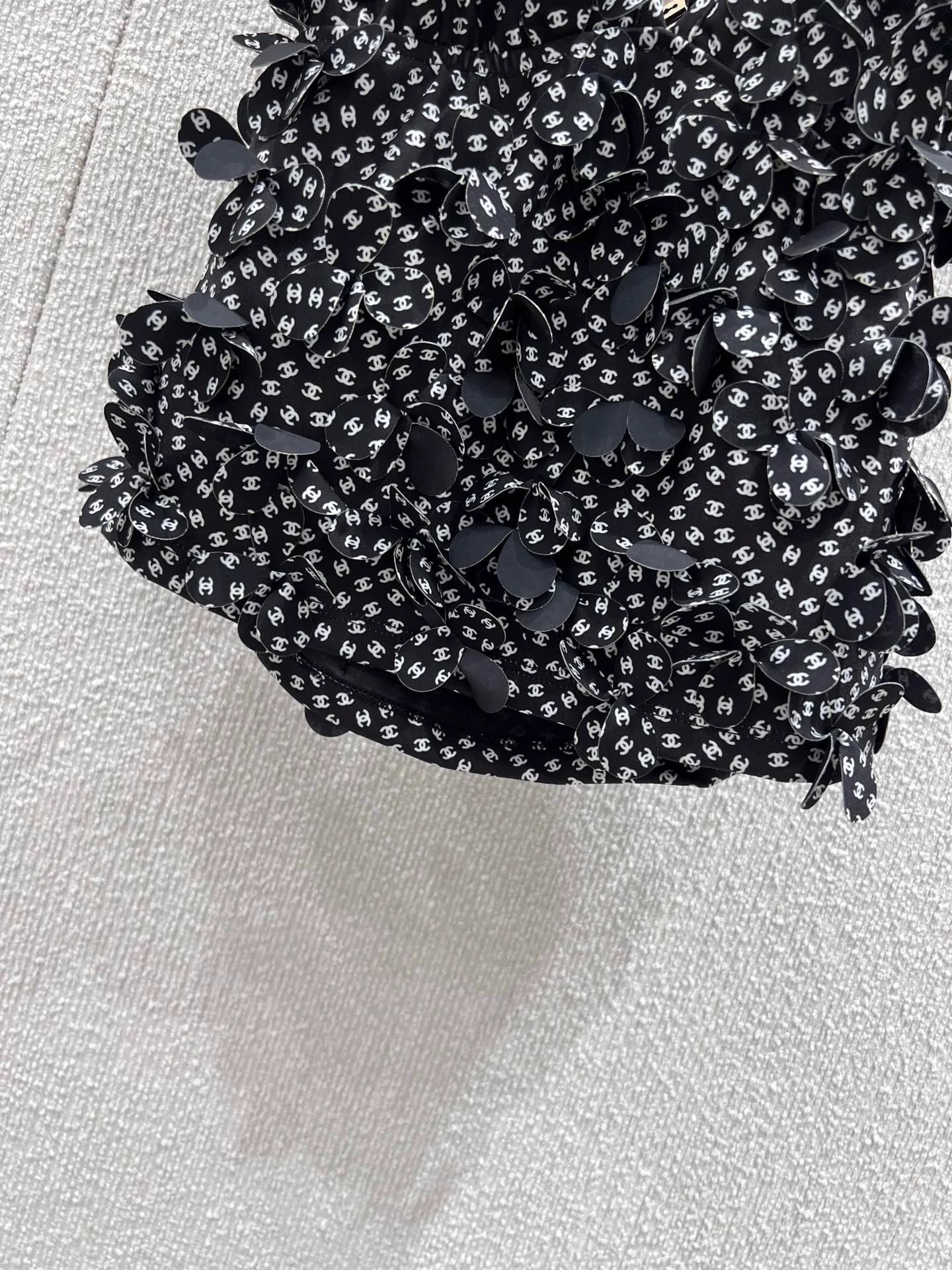 C 25 Floral Neck Camisole(black\white)