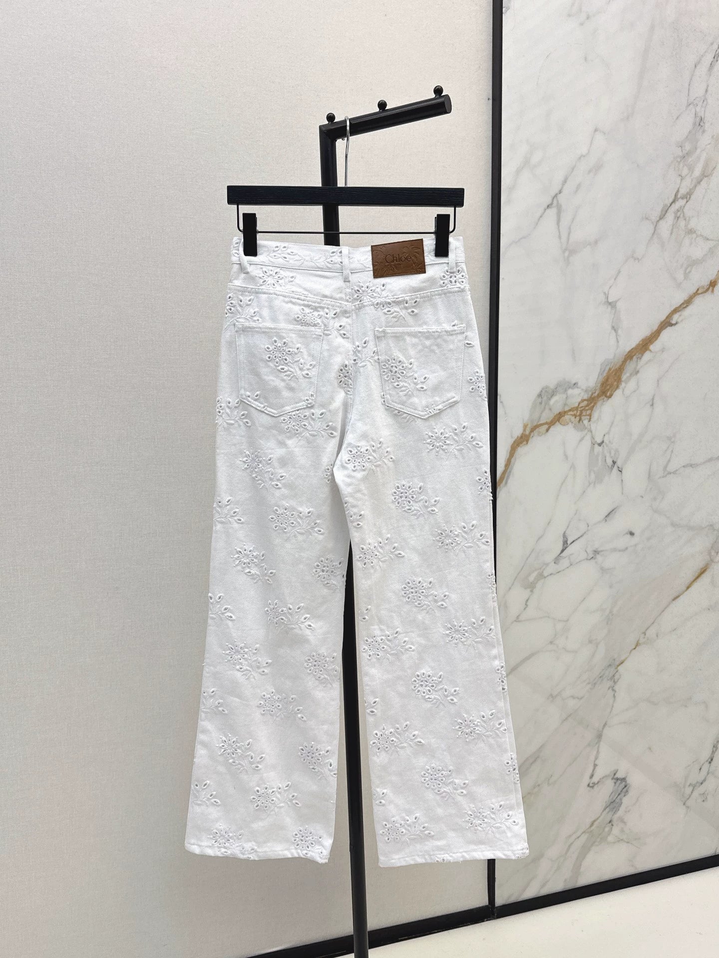 Chl 25 hollow embroidered jeans