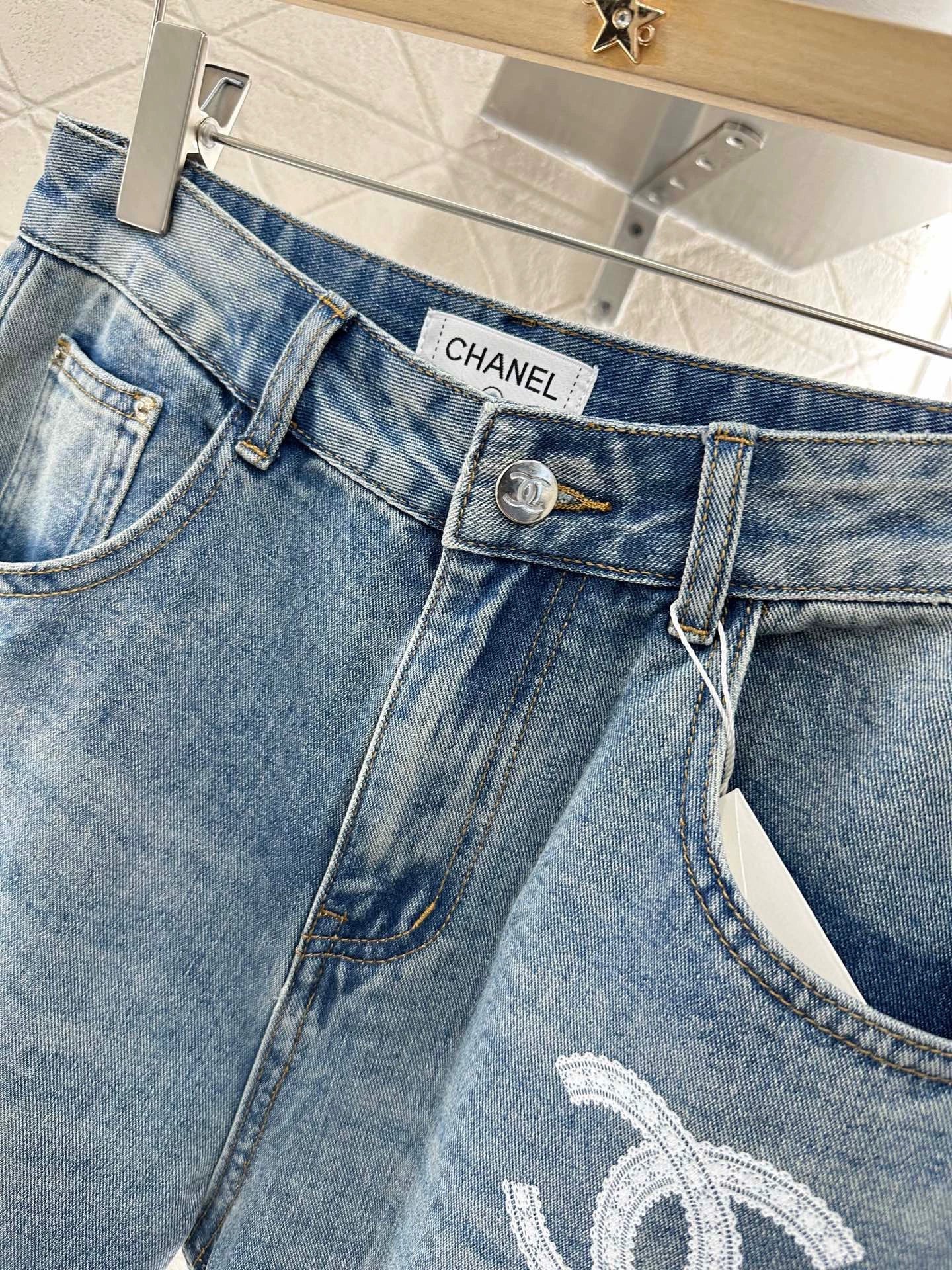 C 25 Lace-embroidered denim trousers