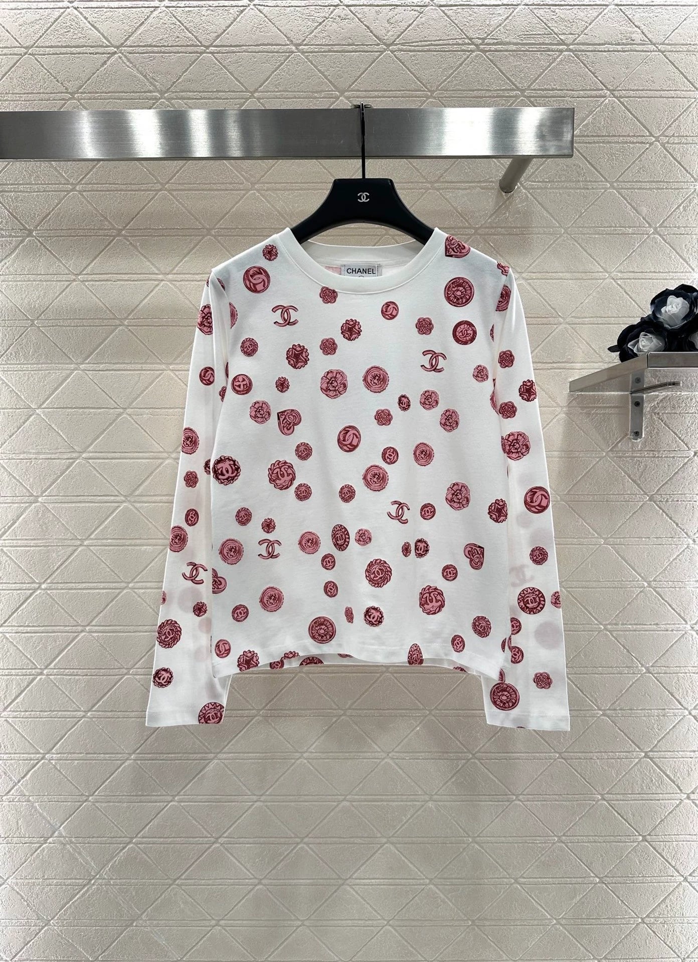 C 25 Letter Camellia Round Neck Long Sleeves