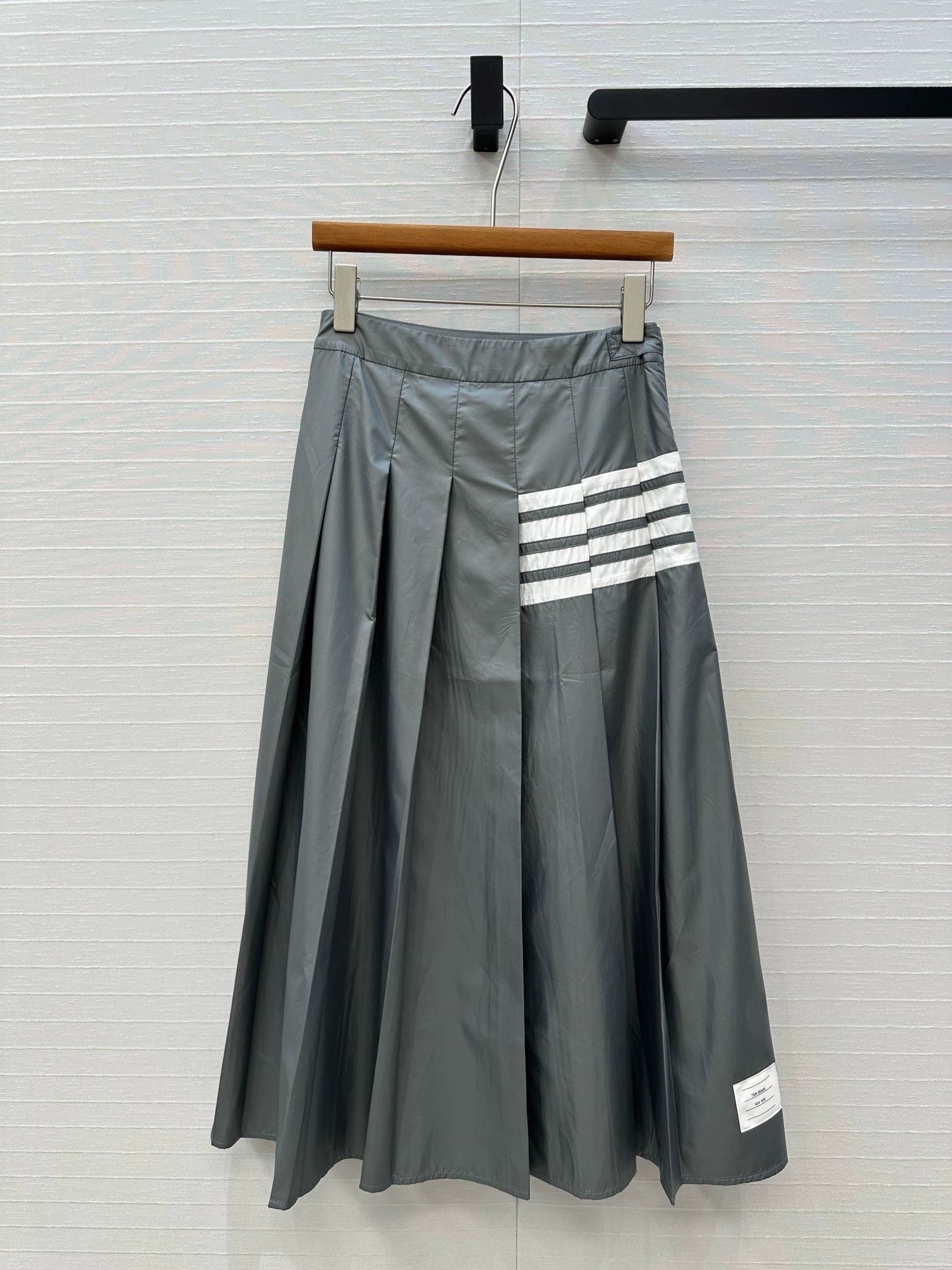 TH Spring/Summer 25 New Gray Jacket ➕Long Half Skirt Set