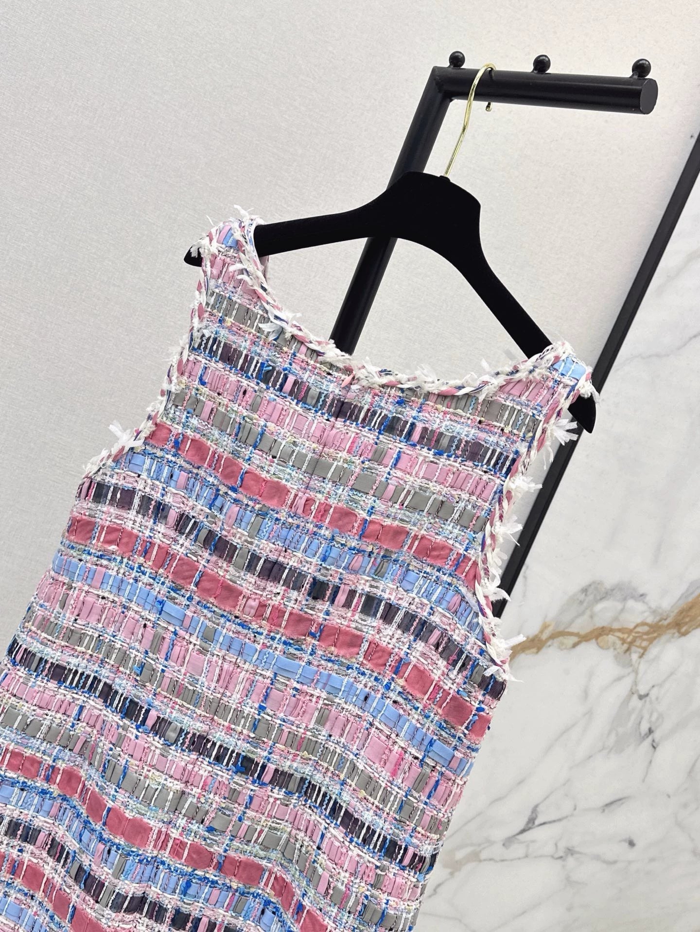 C 25 Spring/Summer New Sleeveless Dresses