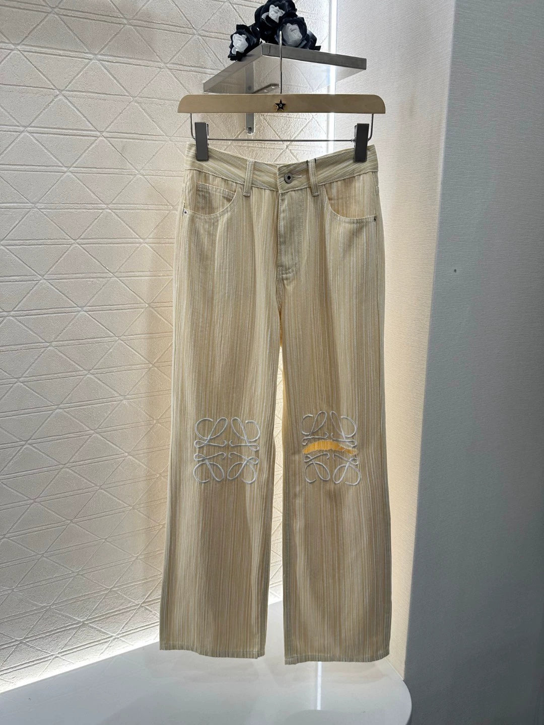LO 25 New Wide Leg Striped Embroidered Ripped Jeans
