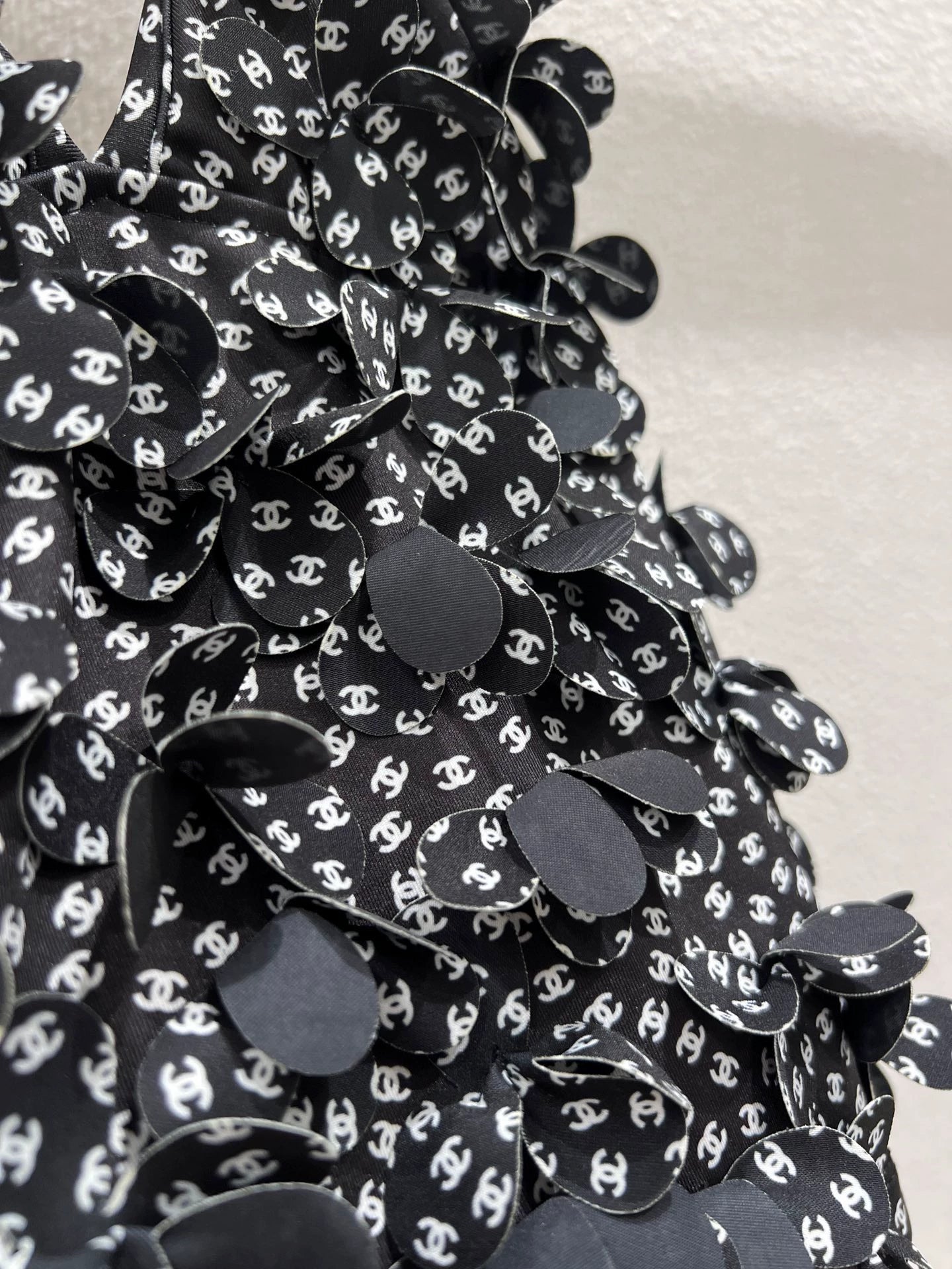 C 25 Floral Neck Camisole(black\white)