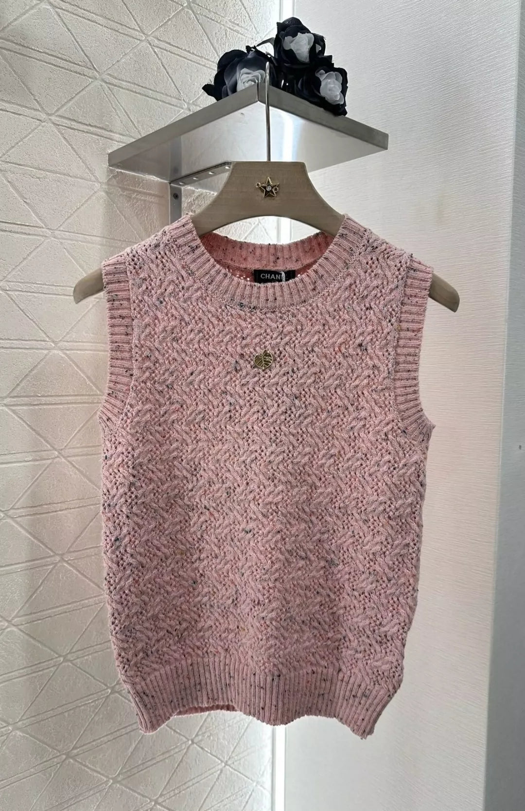 C 25 Leaf Knit Vest