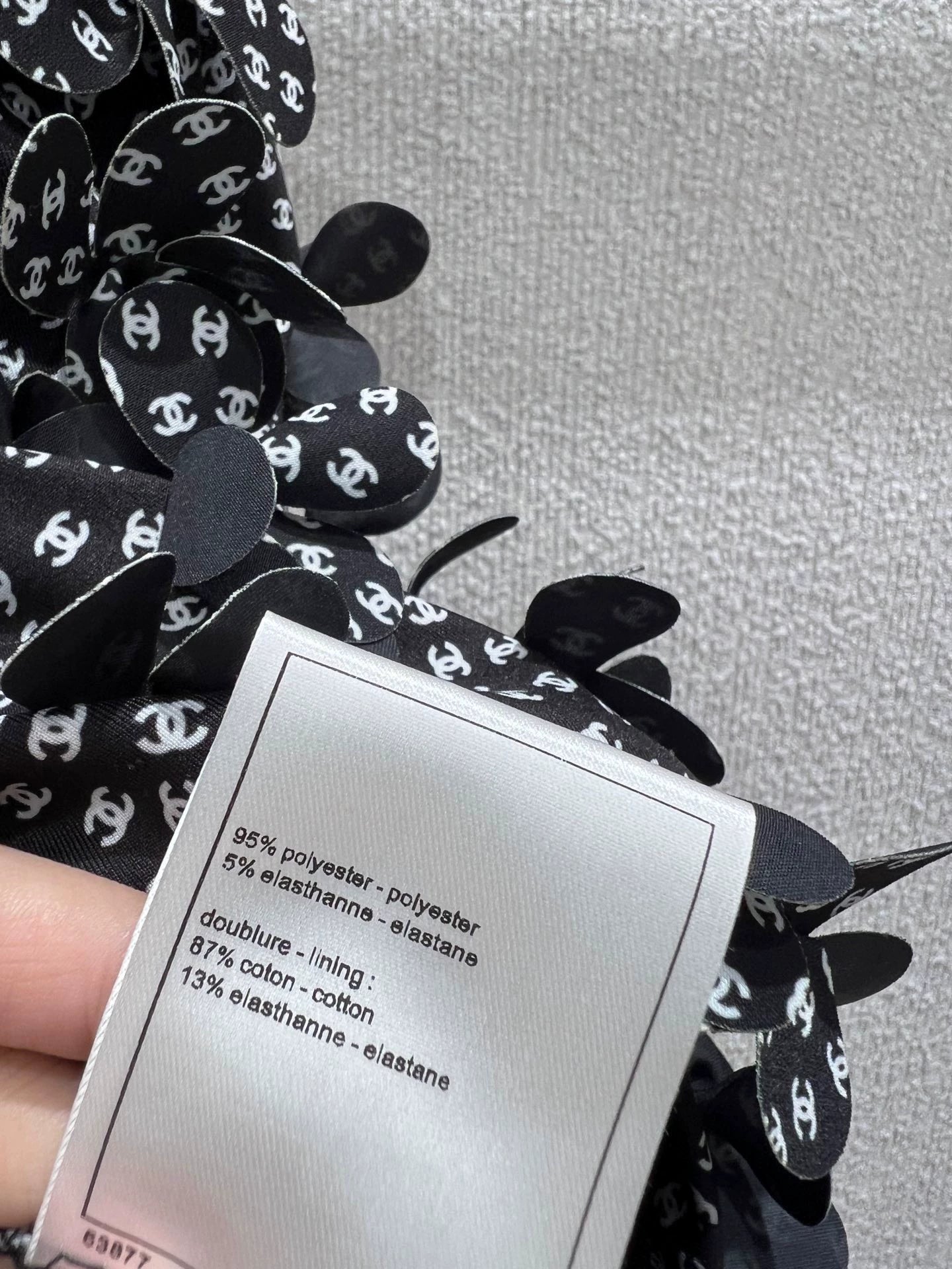 C 25 Floral Neck Camisole(black\white)