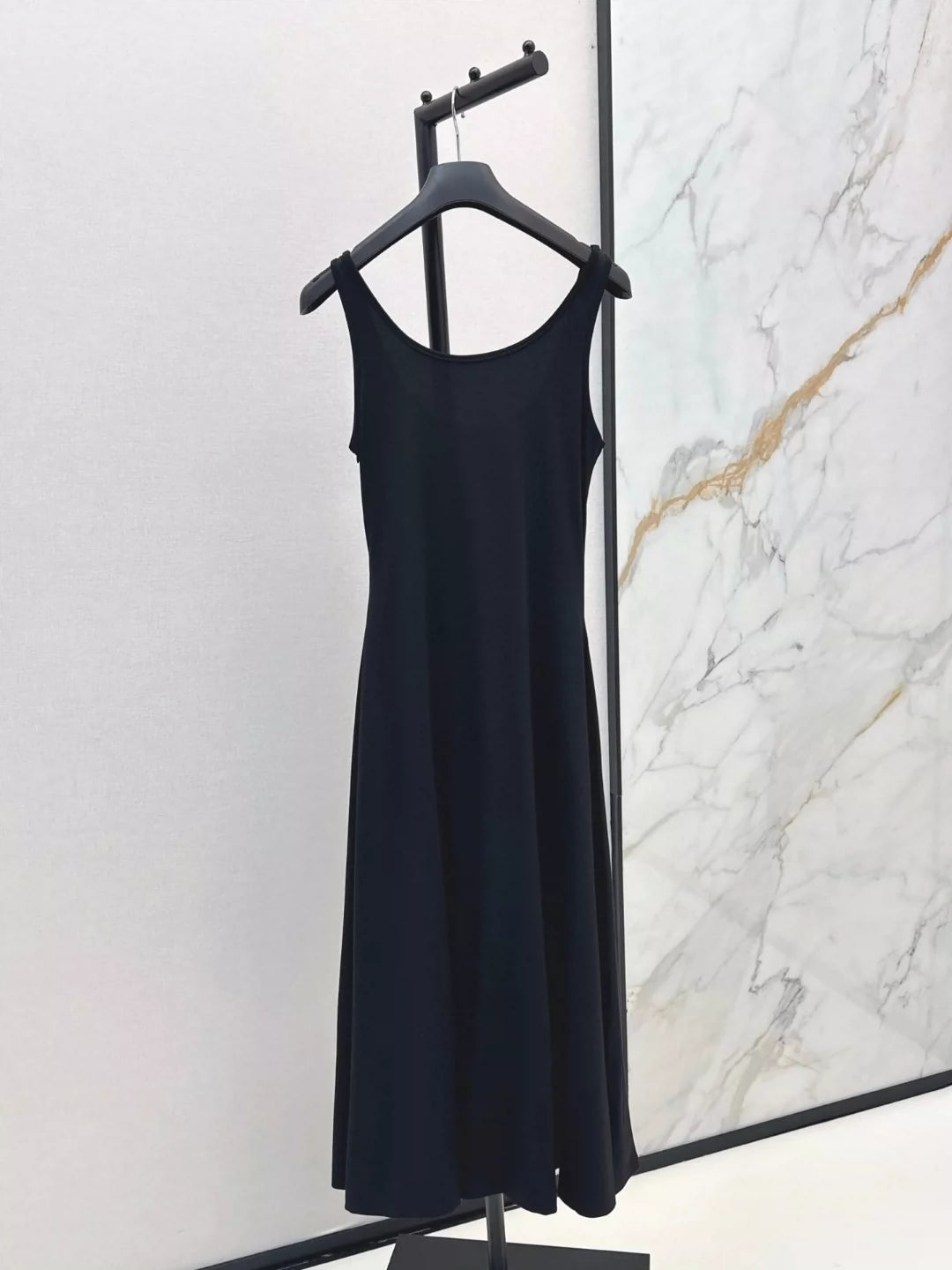 D 25 New Minimalist Sleeveless Long Dresses