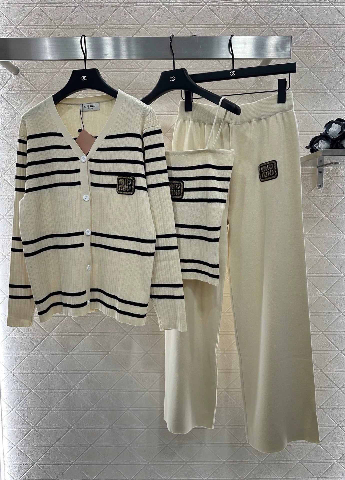 Mi 25 Three-piece suspender knitted cardigan and trousers set