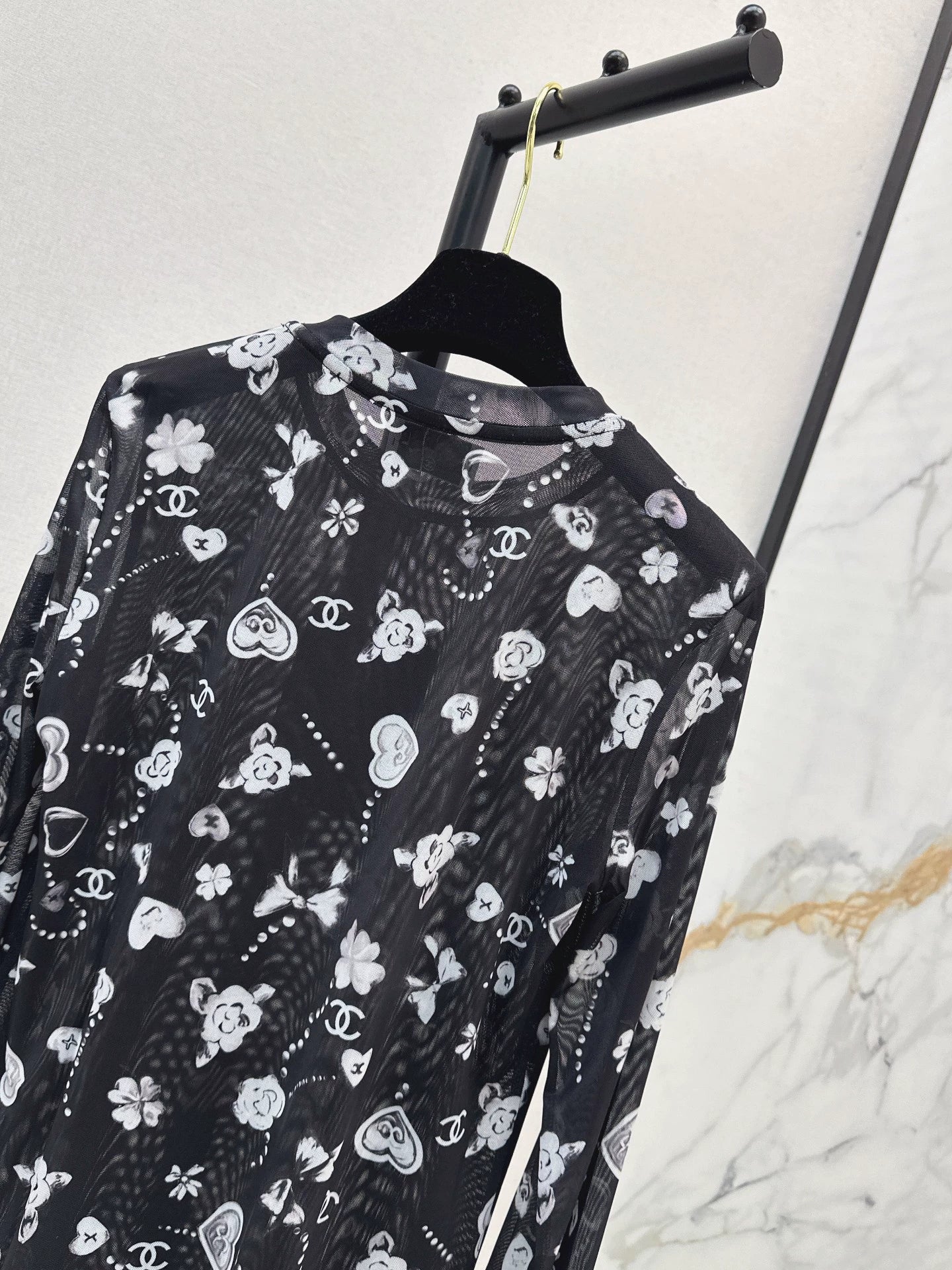C 25 logo print mesh bottoming shirt
