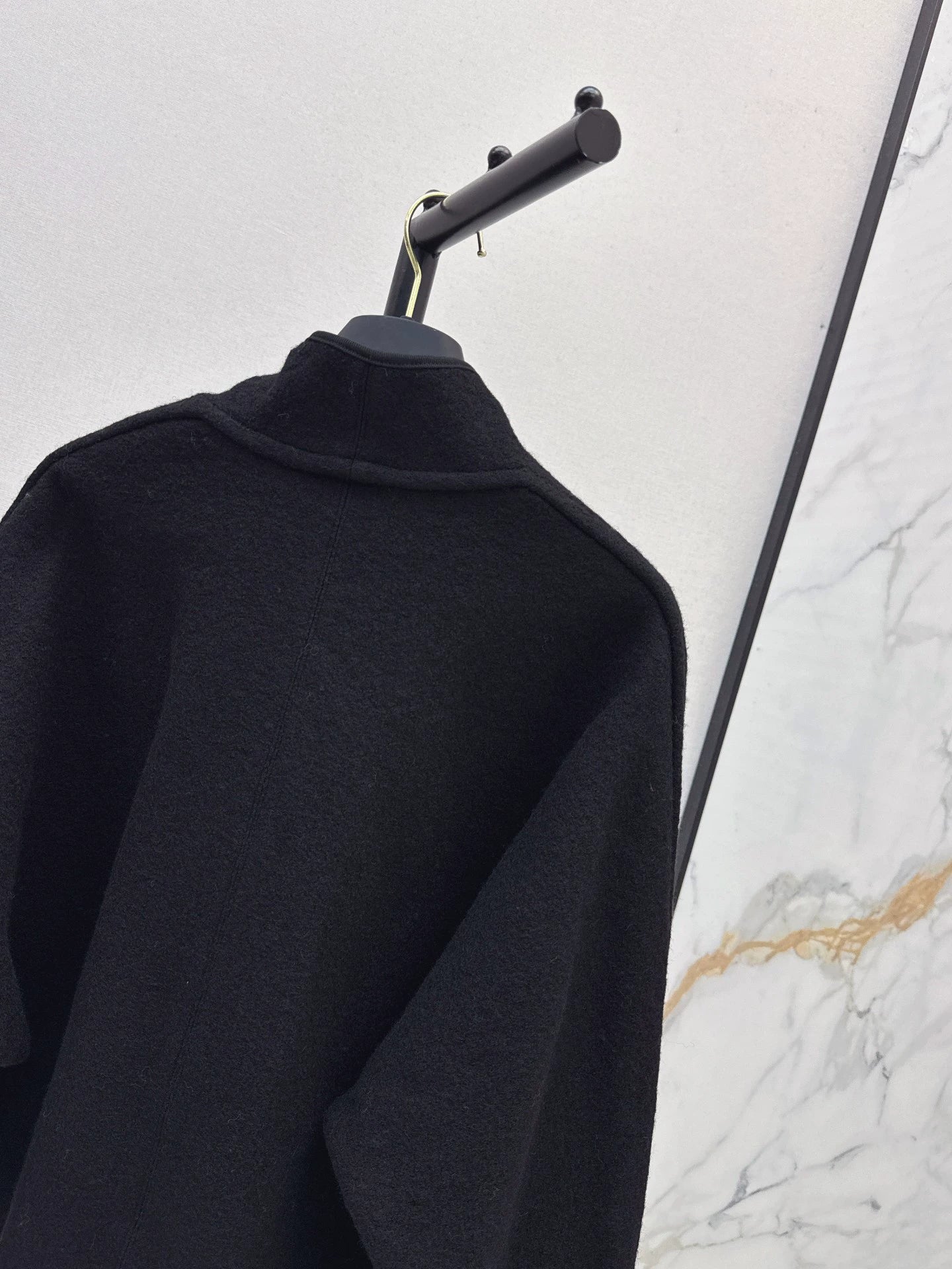 L 25 Buckled double-sided cape coat