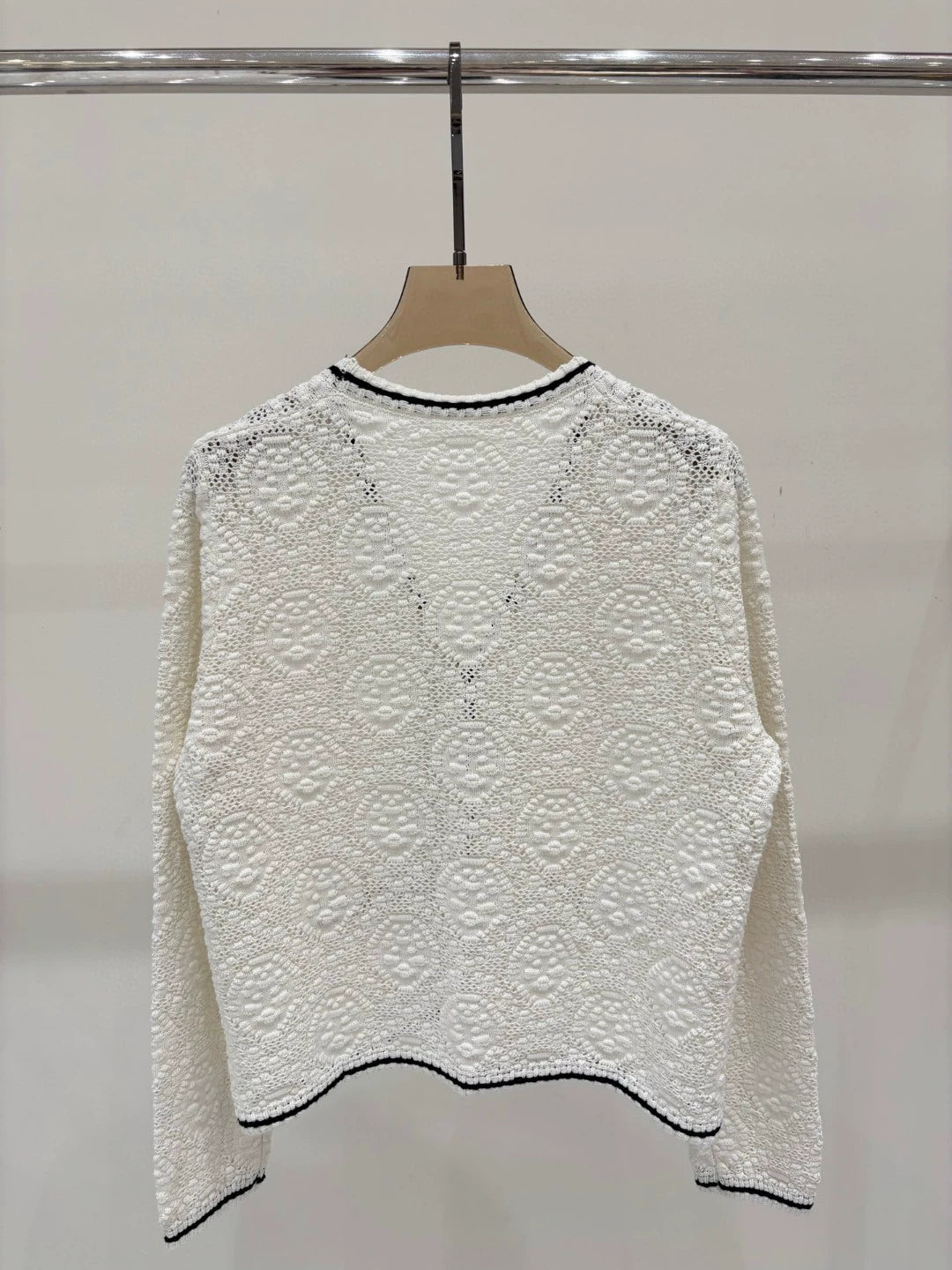 T 25 Early Autumn New Lapel Three-dimensional Relief Grainy Hollow Cardigan