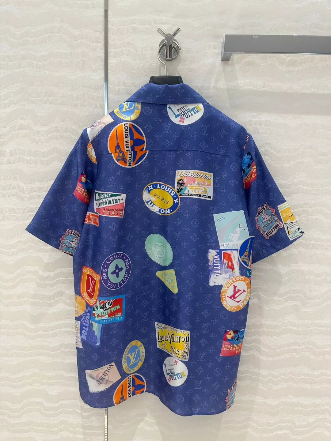 L 25 New Poster Badge Print Printed Silk Short Sleeve Shirt!