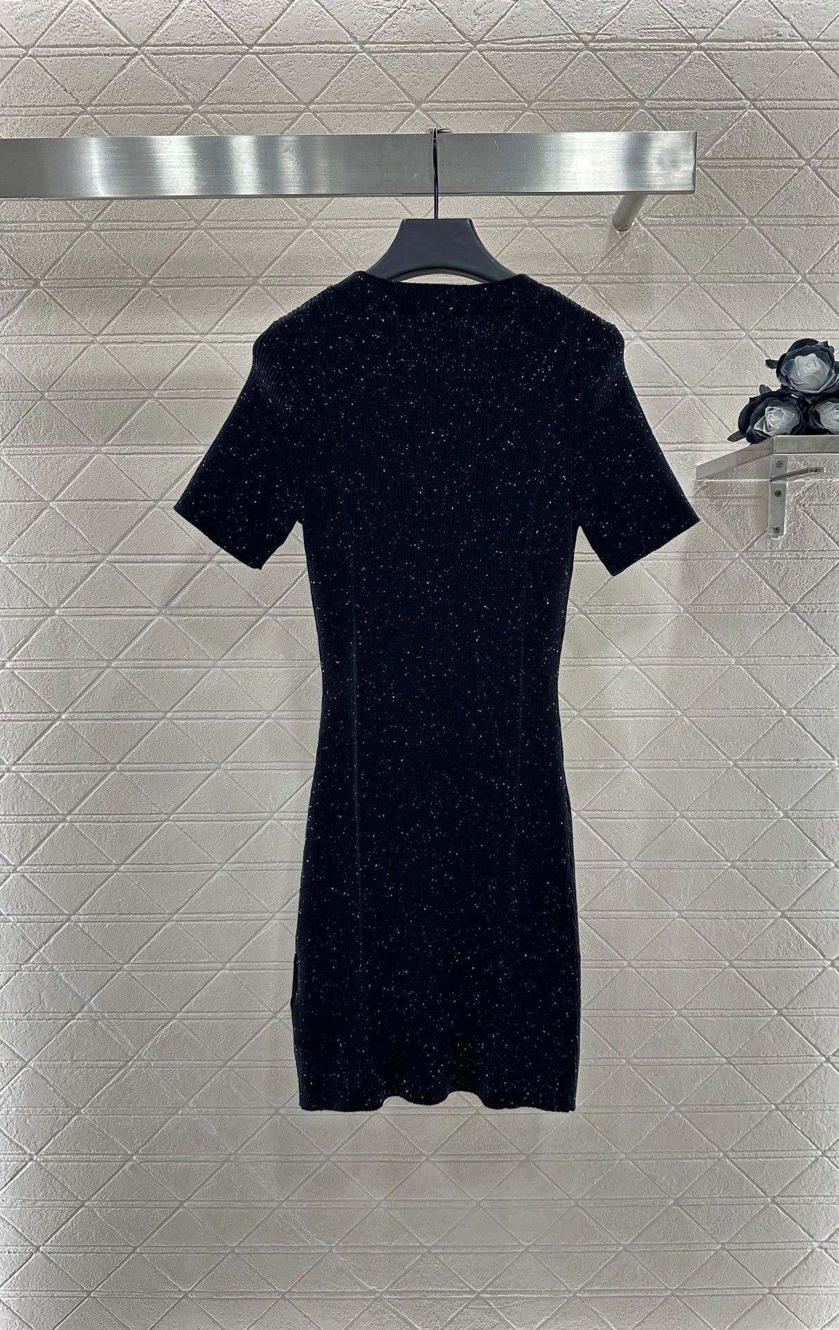 C 25 Simple black knitted short-sleeved dress.