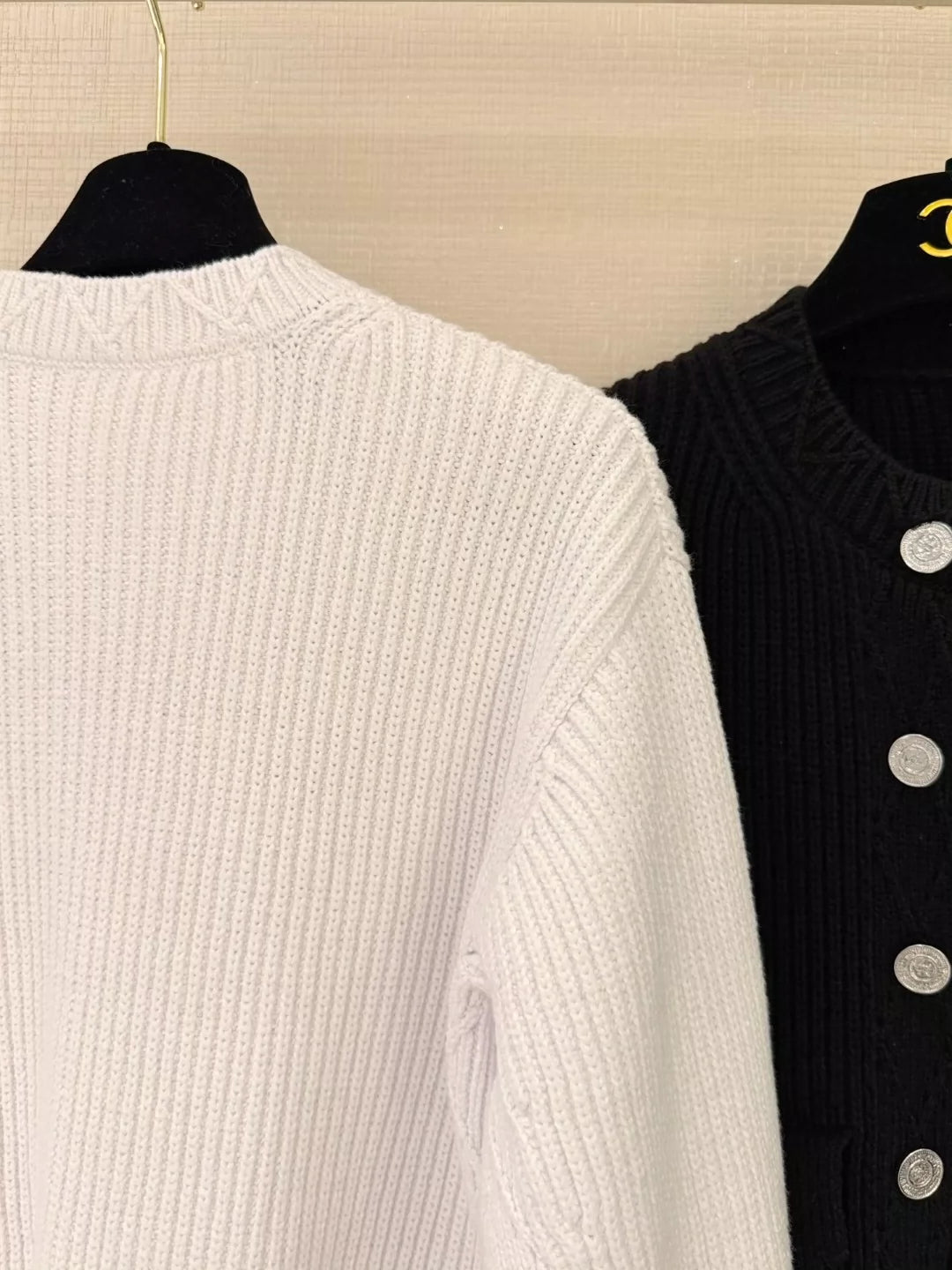 25 Early Autumn New Hollow Three-Dimensional Jacquard Double Pocket Round Neck Knitted Cardigan