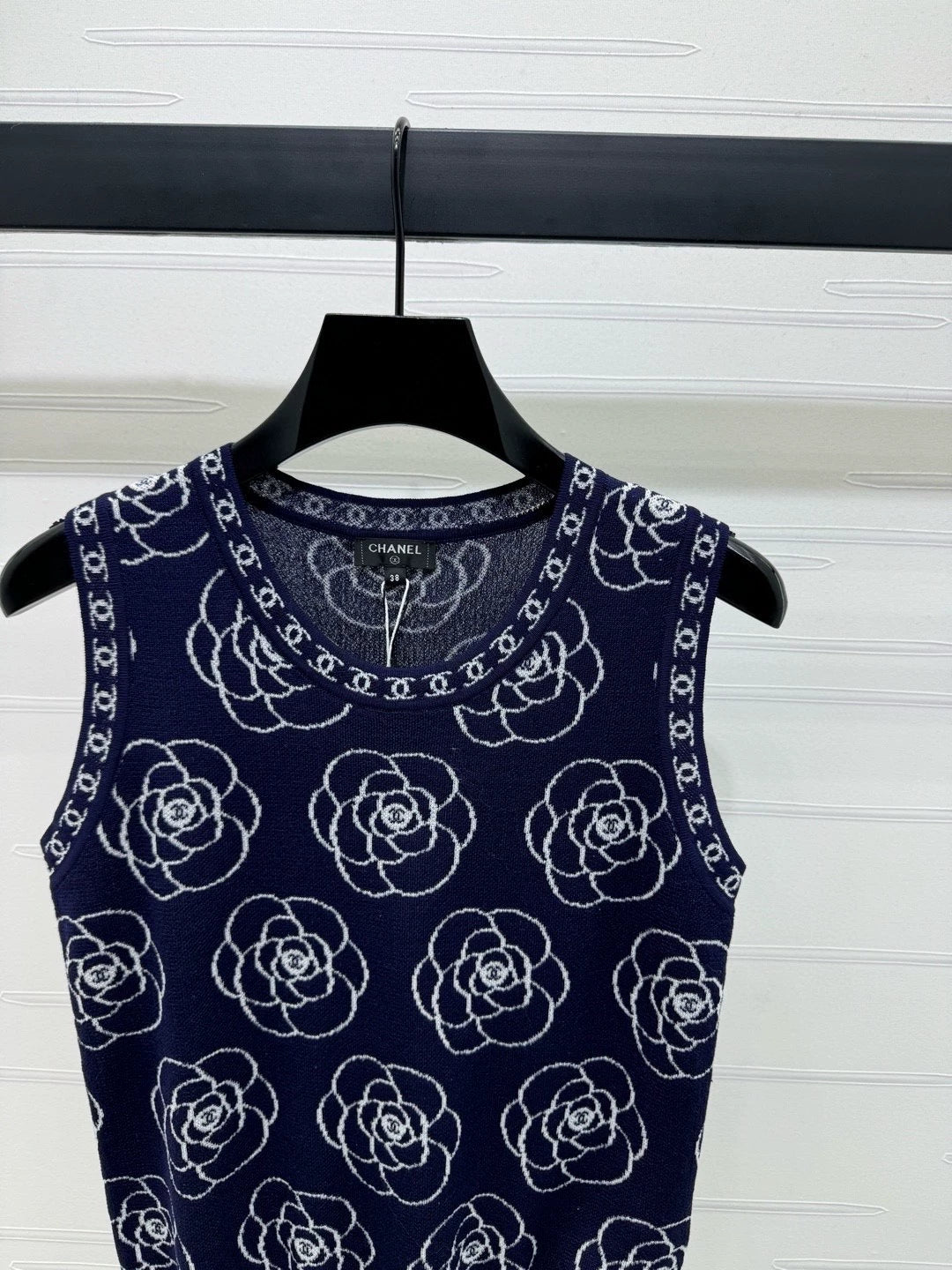 C 25 Camellia Jacquard Knit Vest