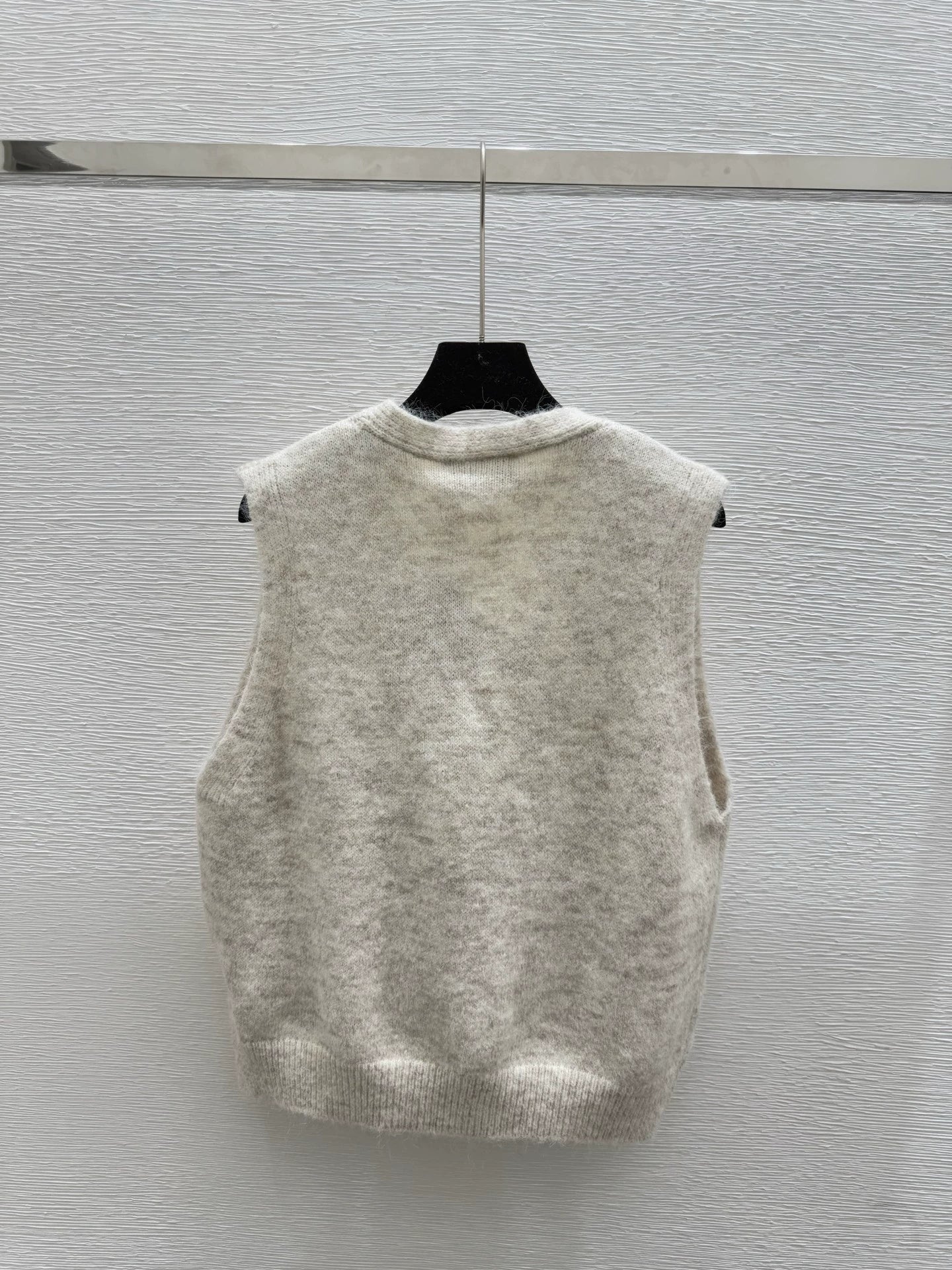 M 25 new logo diamond flower V-neck sleeveless knitted vest
