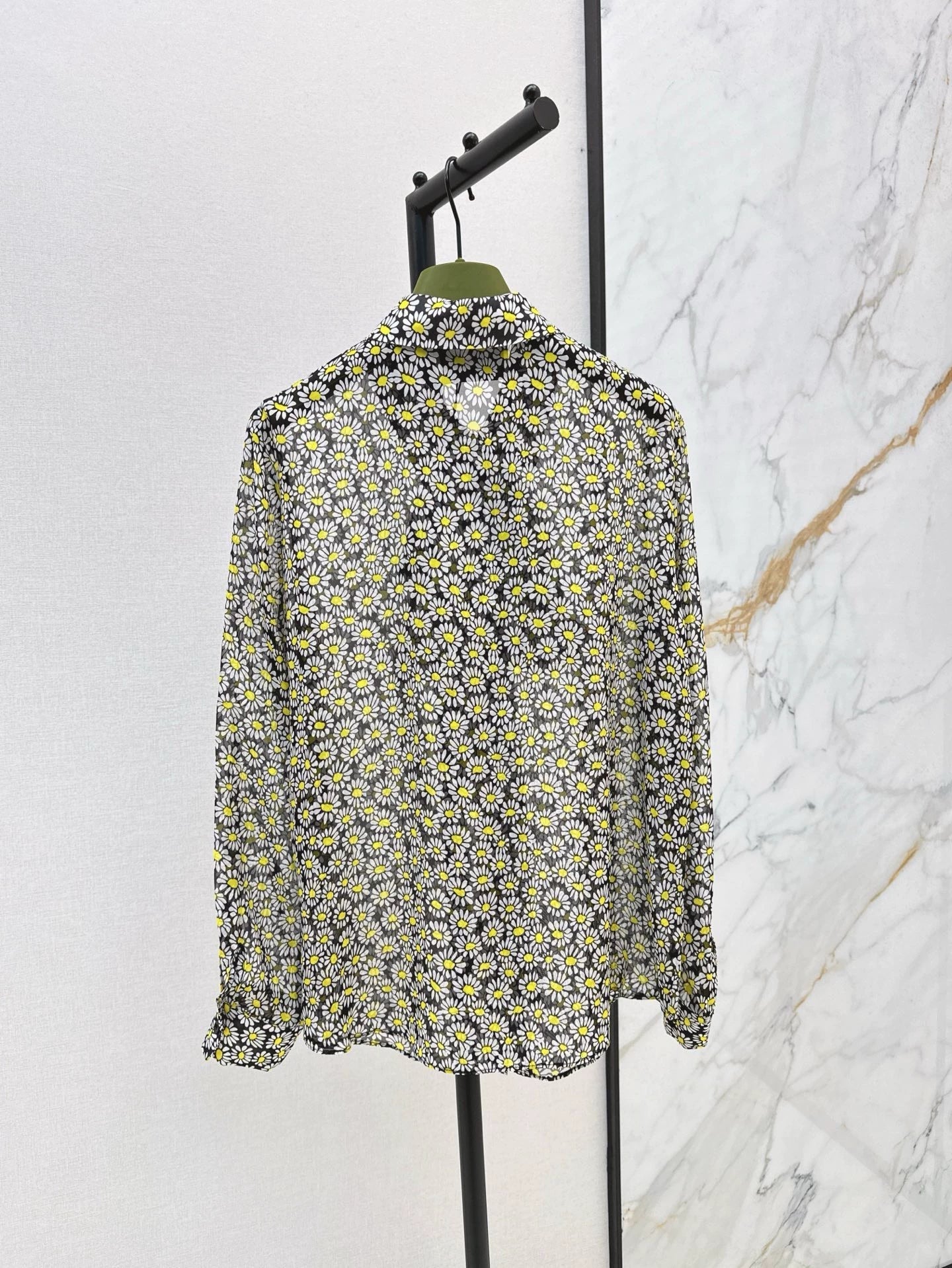 25 Spring and Summer New Daisy Printed Shirt