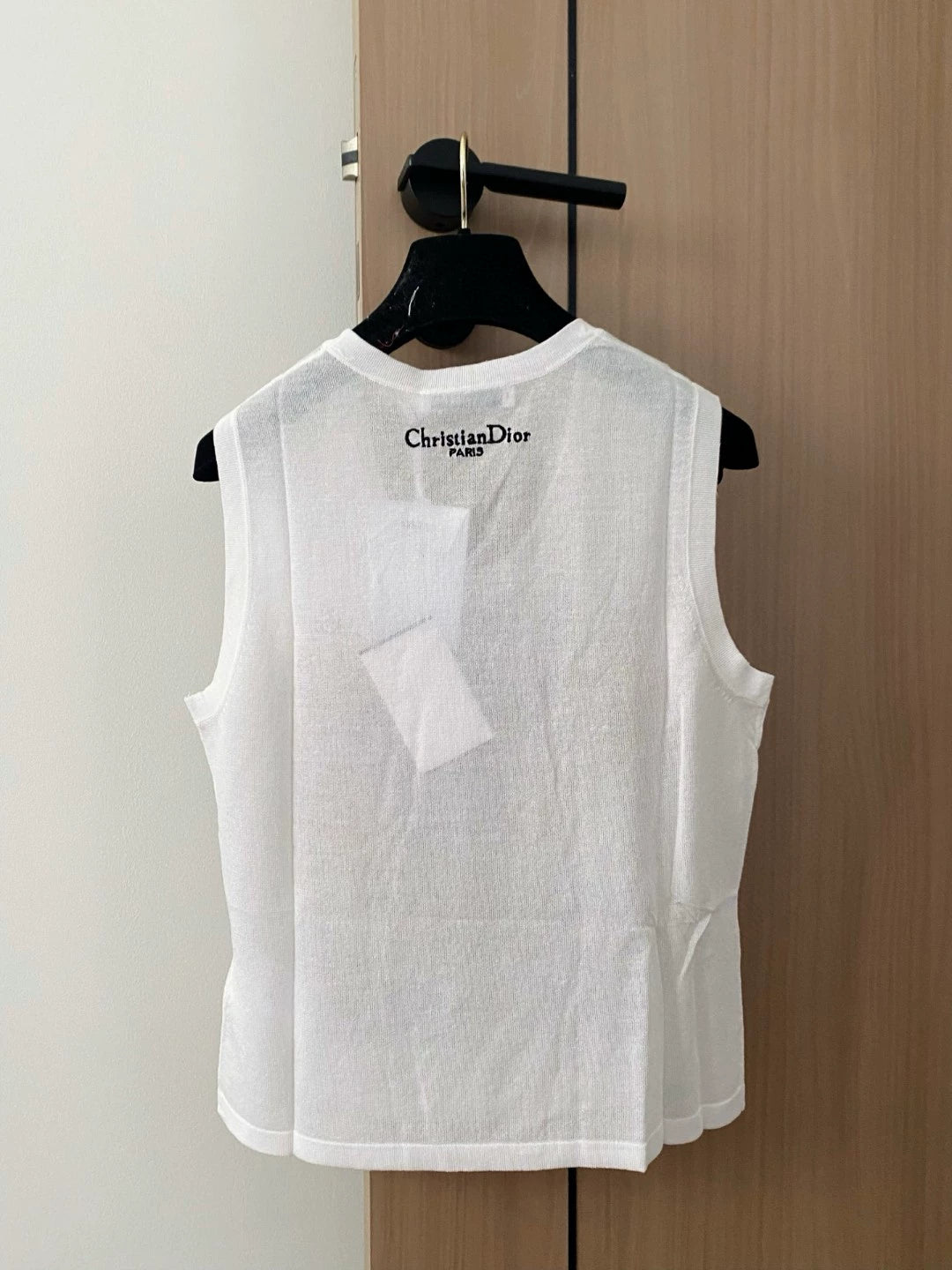 D 25 New Embroidered Knit Vest