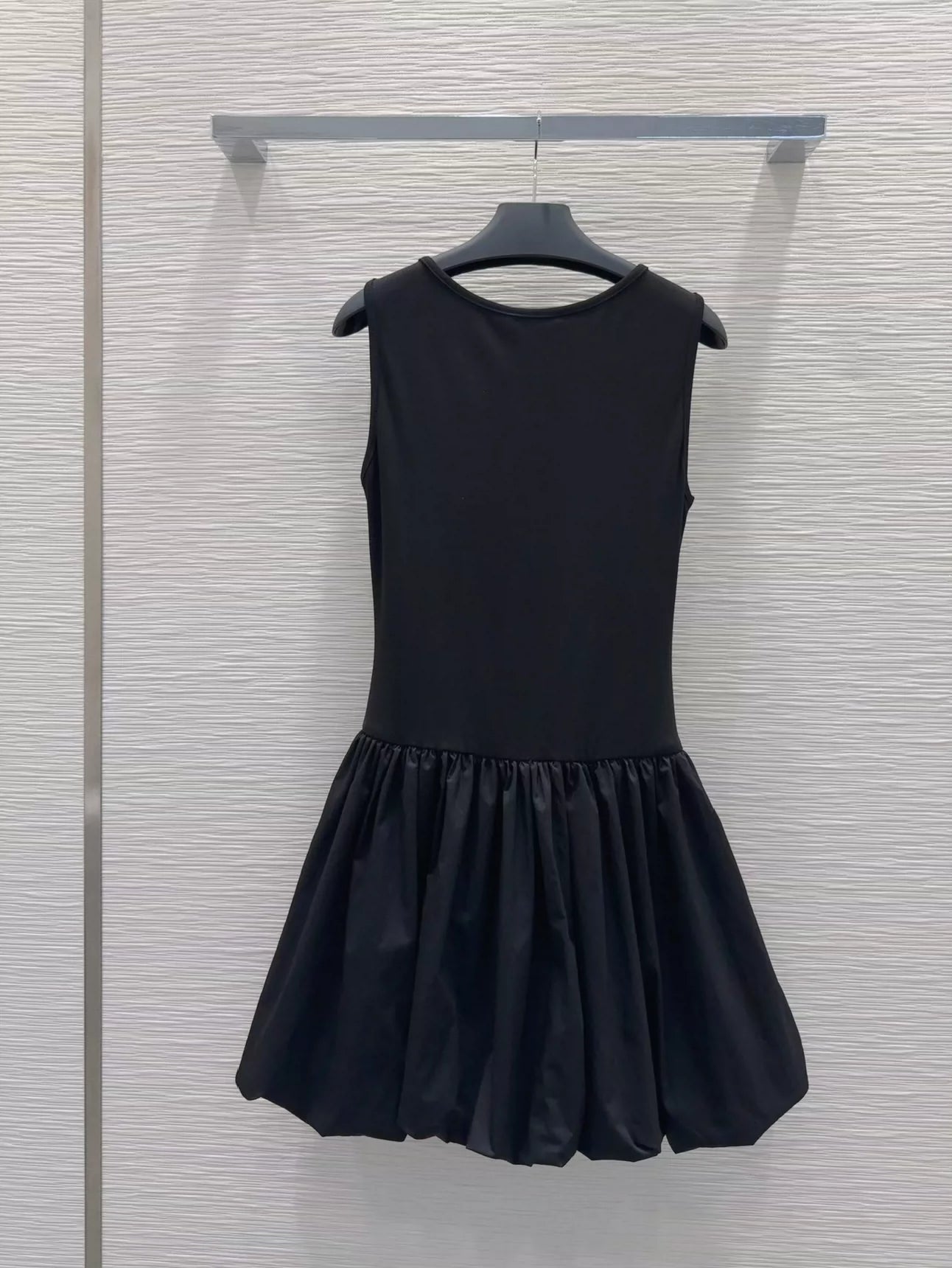 P 25 New Triangle Label Vest Pod Dress (Black & White)