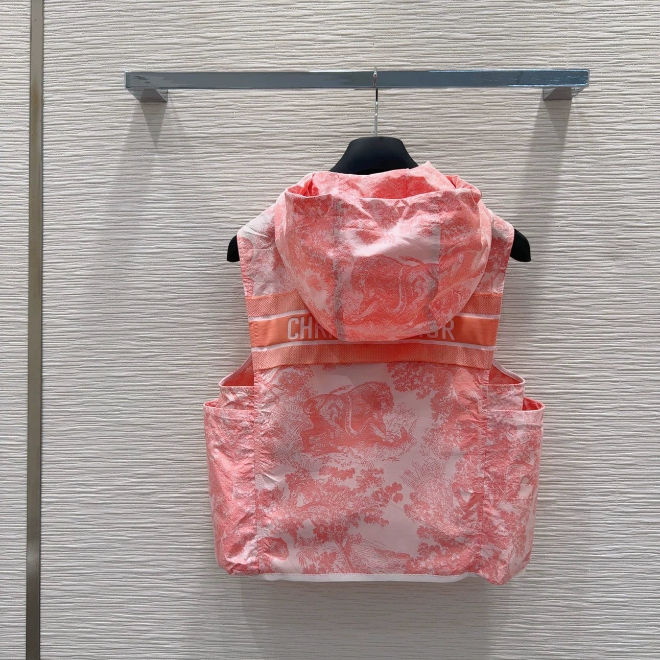 D 25 New Printed Bee Embroidery Buttoned Hooded Vest