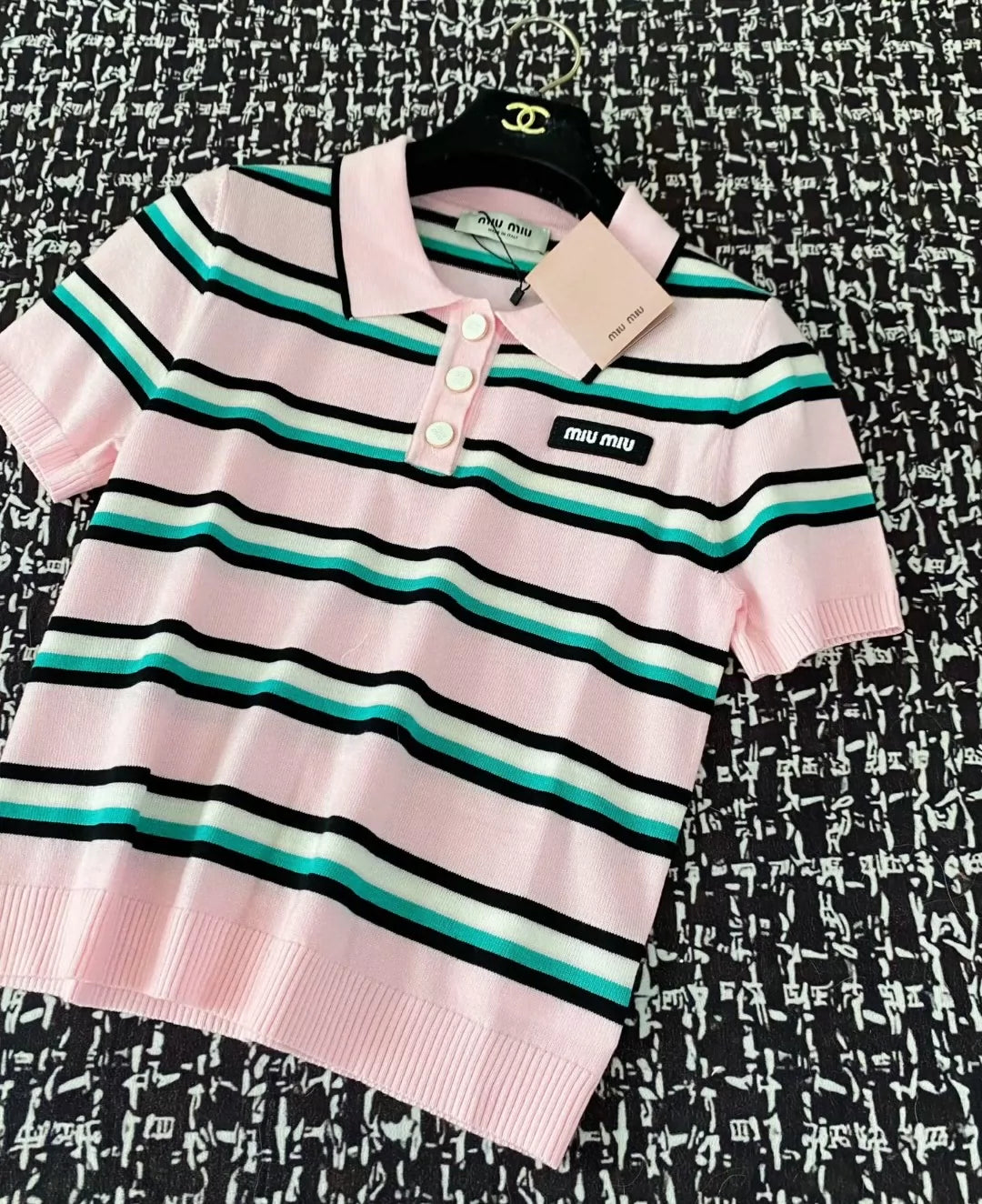 M 25 New Clashing Stripes Buttoned Lapel Short Sleeve Knit Top (White Pink)