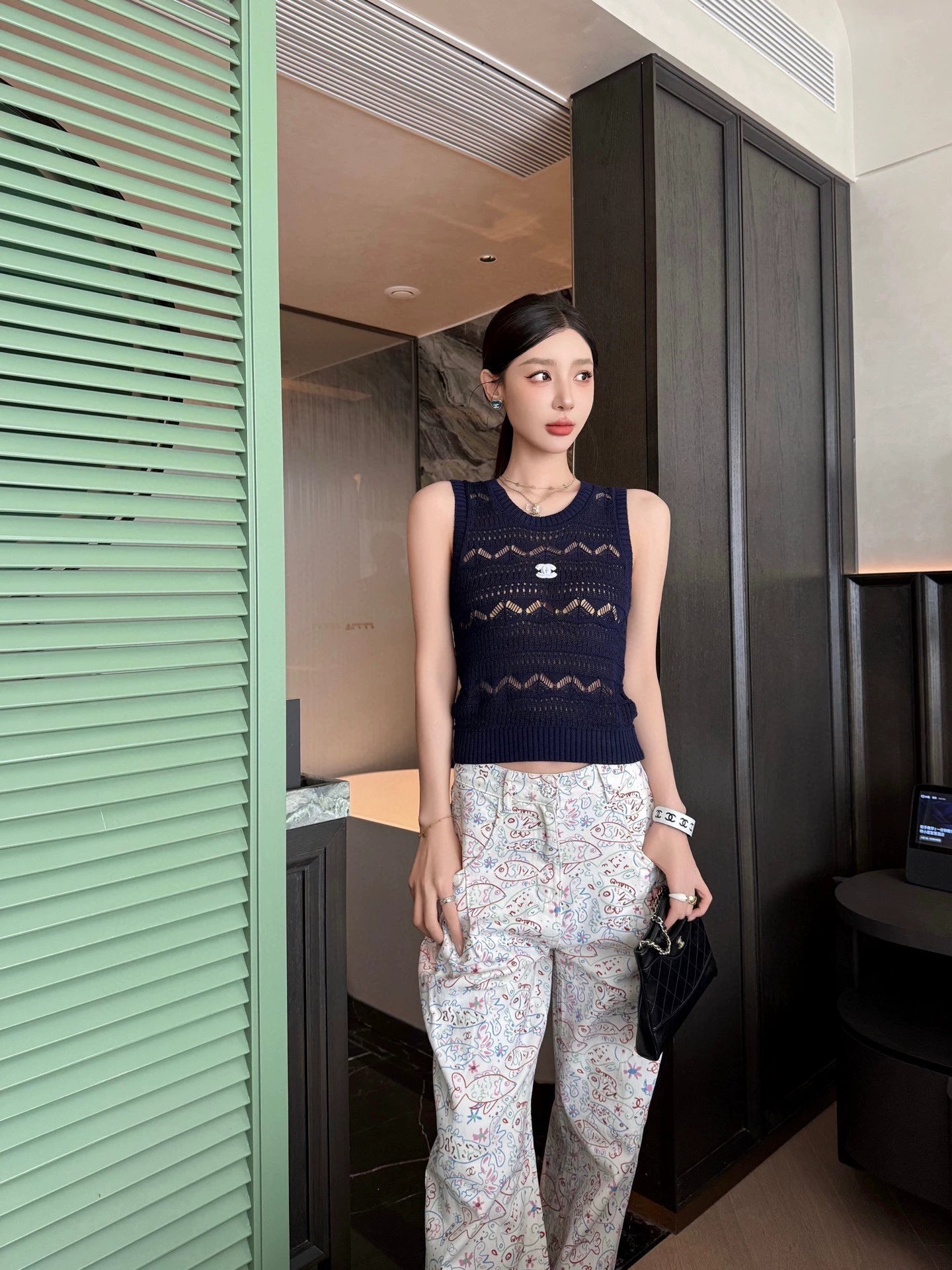 C 25 Openwork Floral Knit Vest