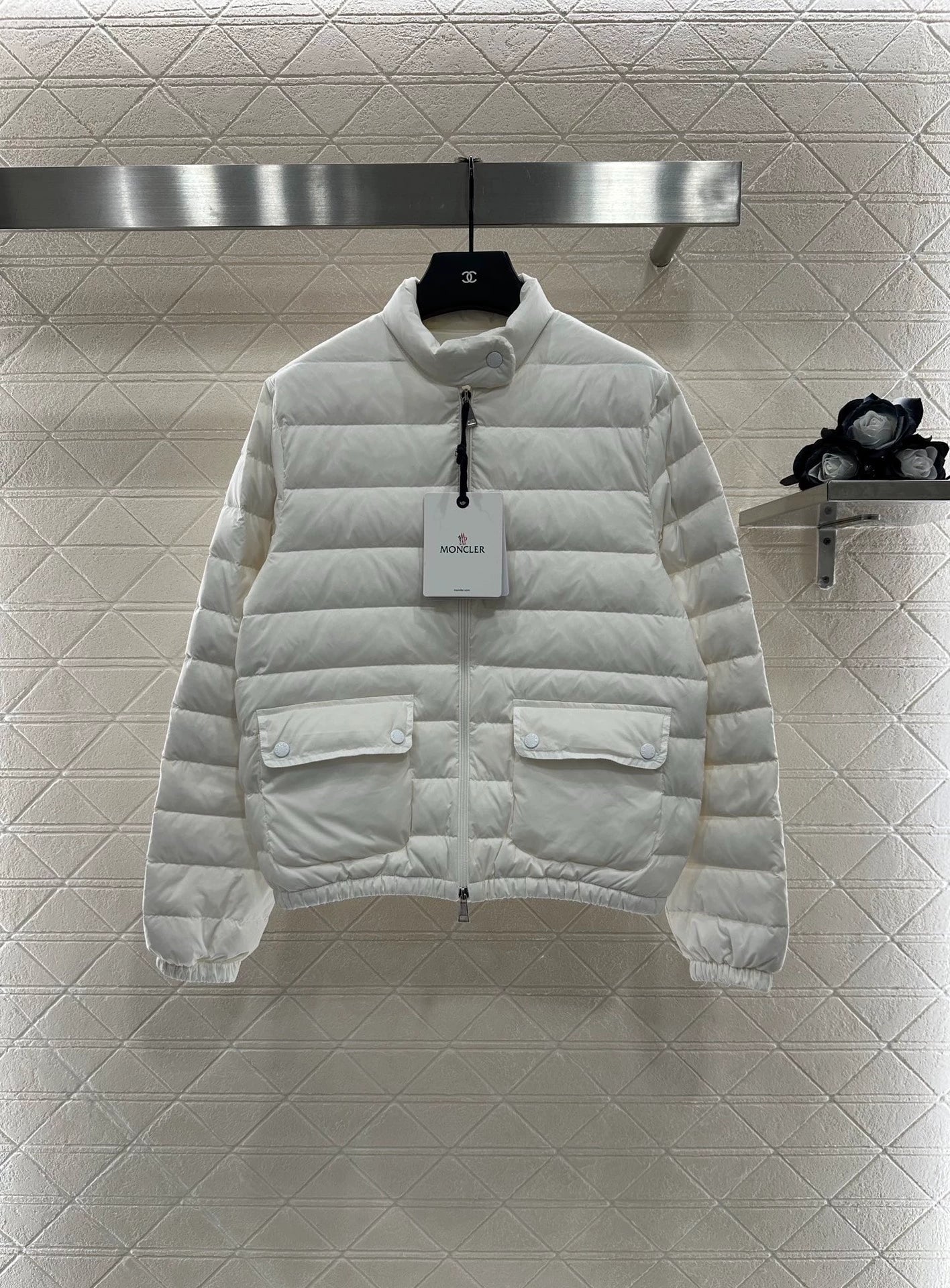 Mon 25 Stand-up collar, thin down jacket.