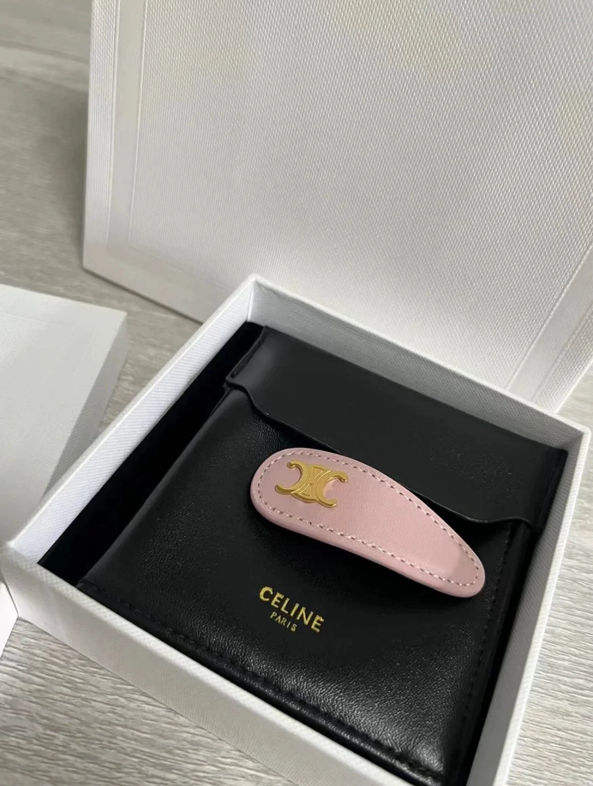 CE 25 Calf leather hair clip