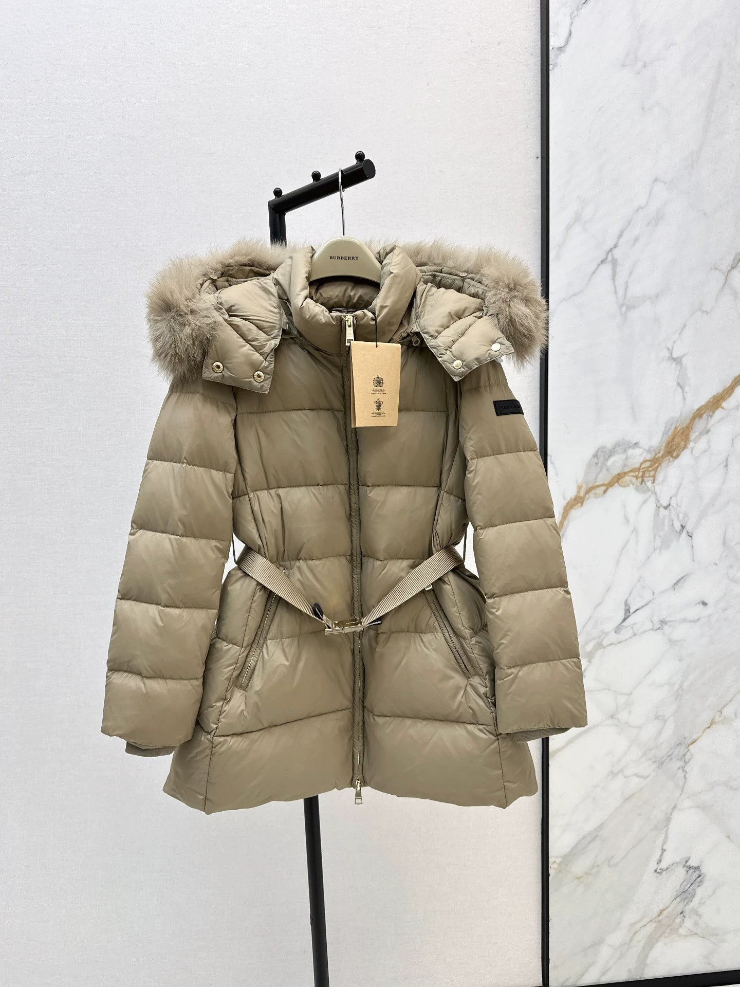 Bru 25fw Hooded slim-fit mid-length down jacket