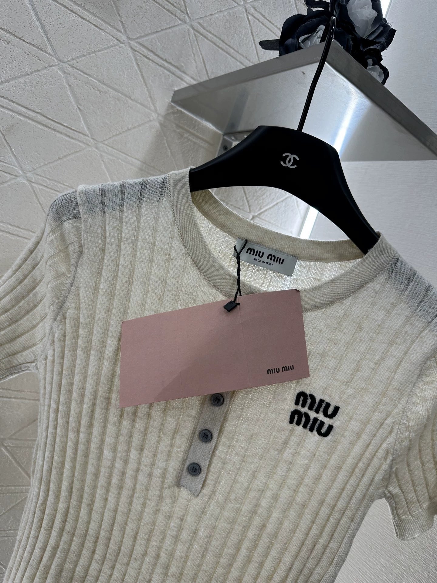 M 25 Vertical ribbed half-open placket knit short-sleeves