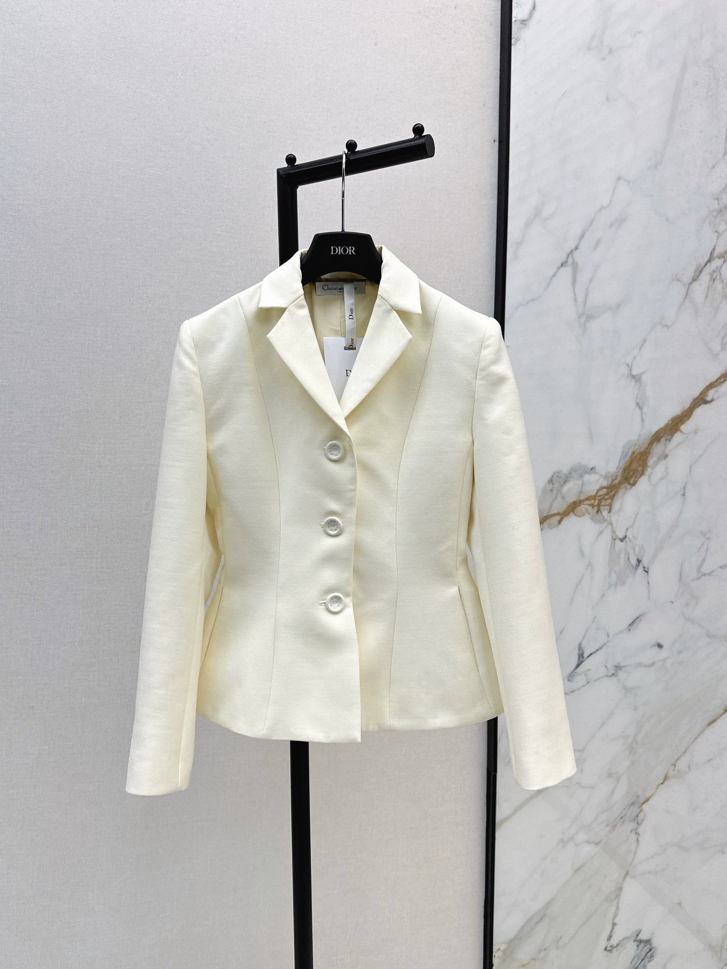 Di 25 Minimalist single breasted slim fit suit jacket