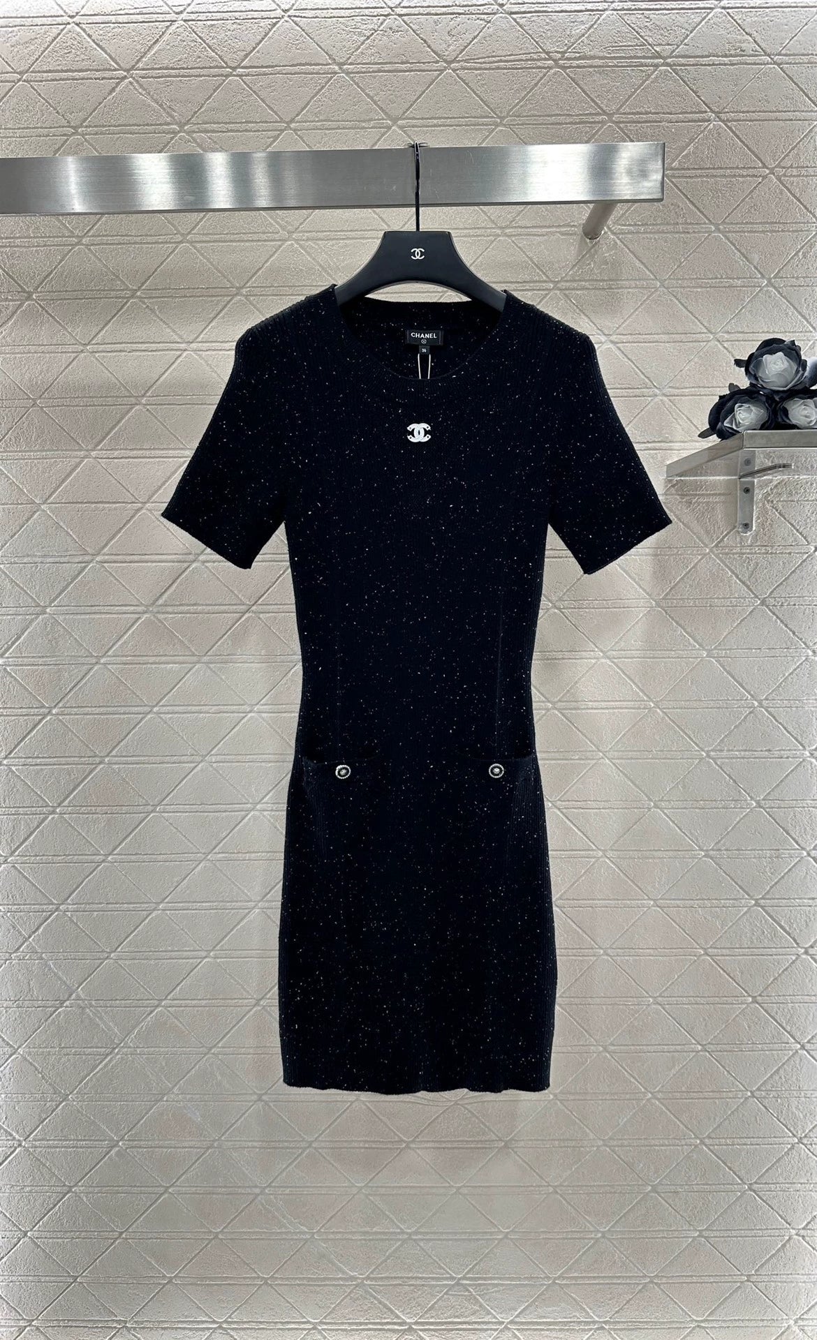 C 25 Simple black knitted short-sleeved dress.