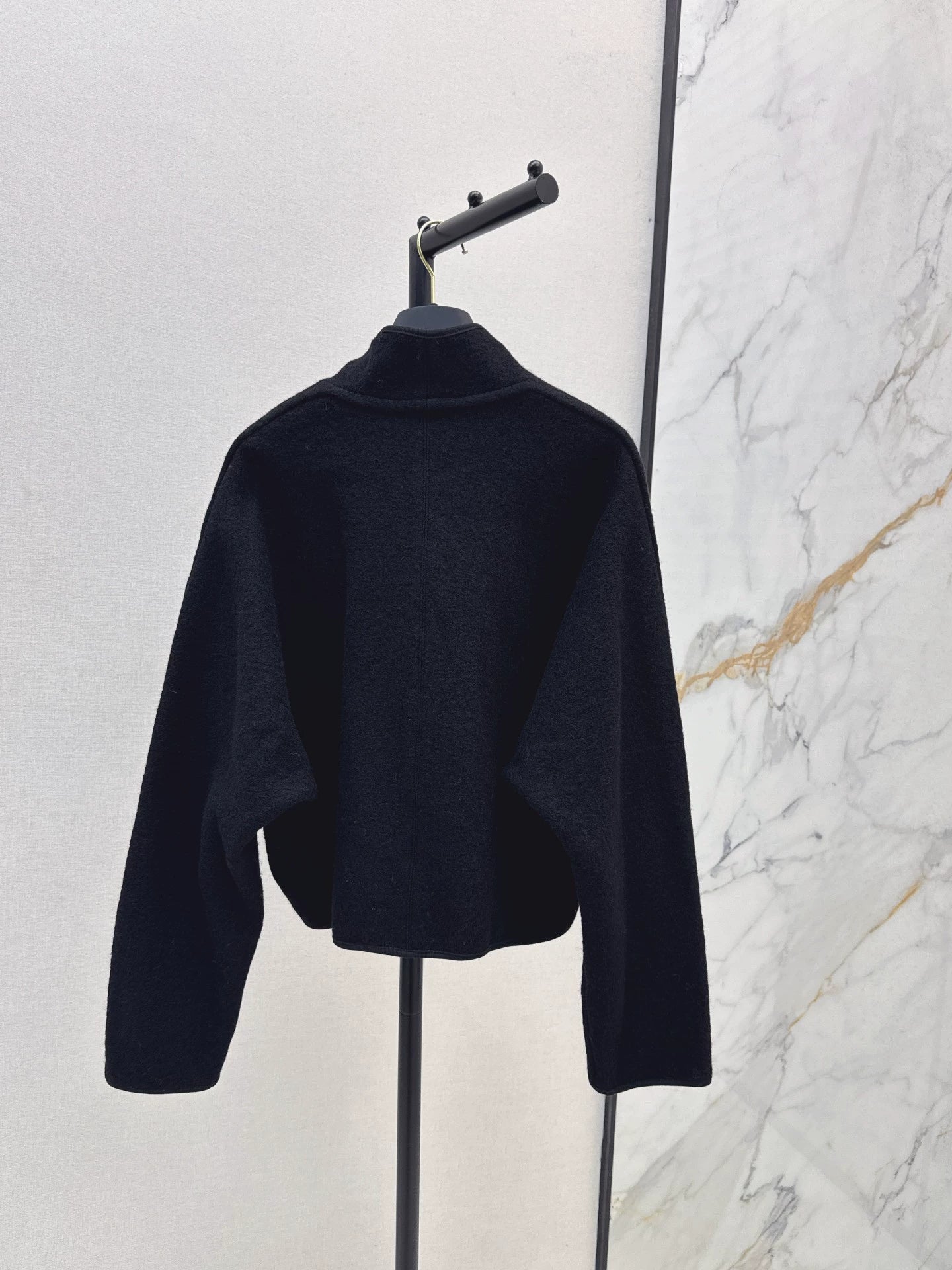 L 25 Buckled double-sided cape coat