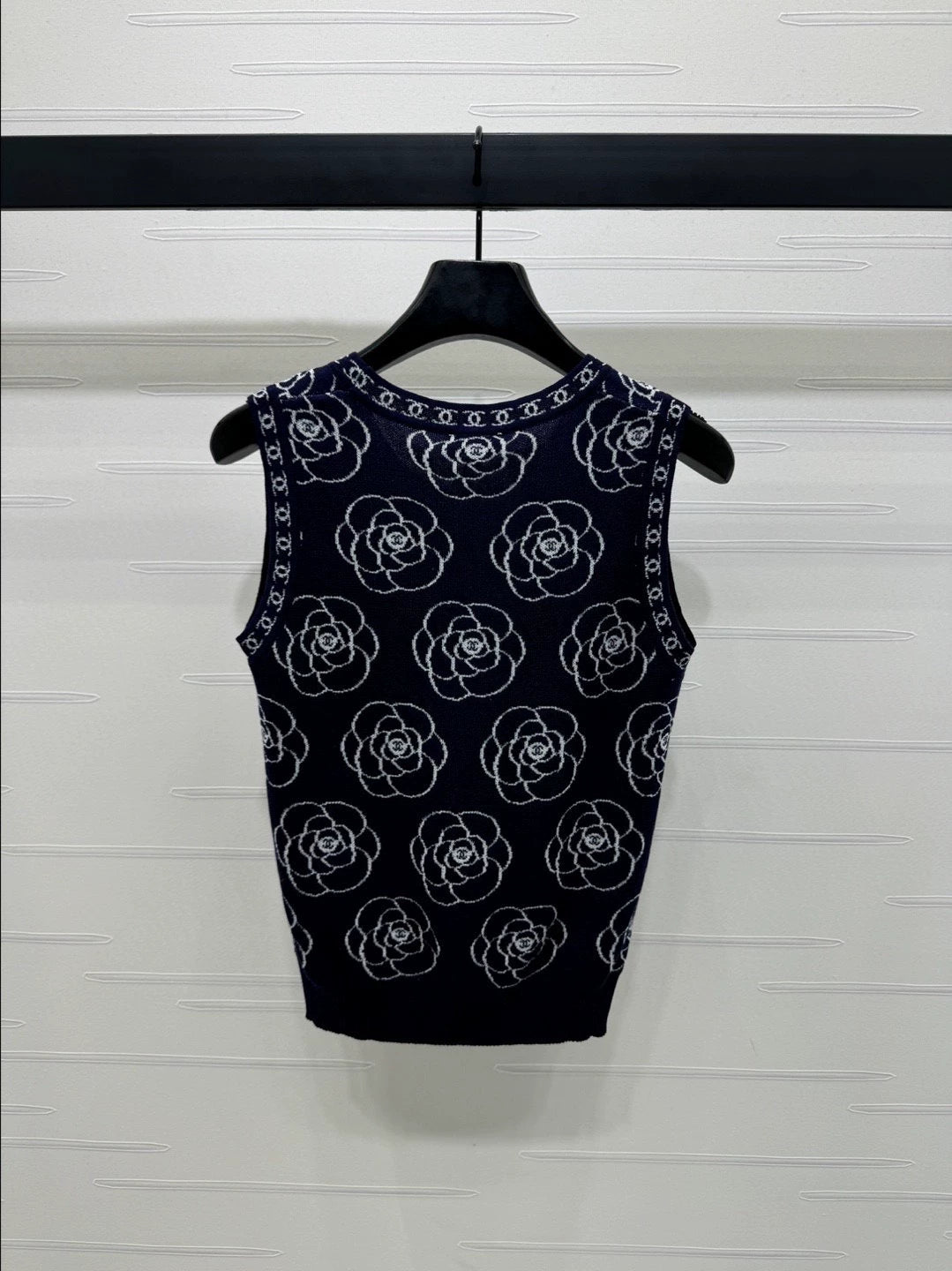 C 25 Camellia Jacquard Knit Vest