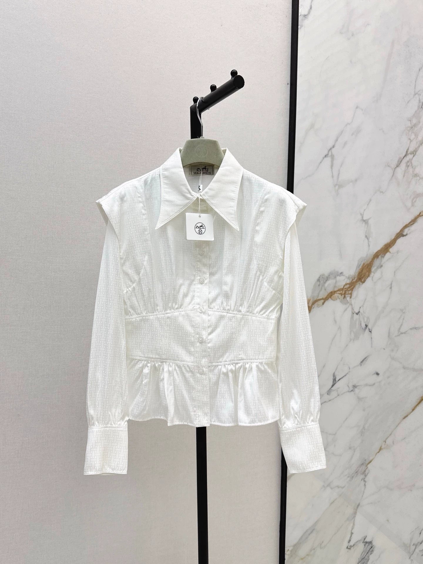 He 25 Dark patterned jacquard waist cinched shirt
