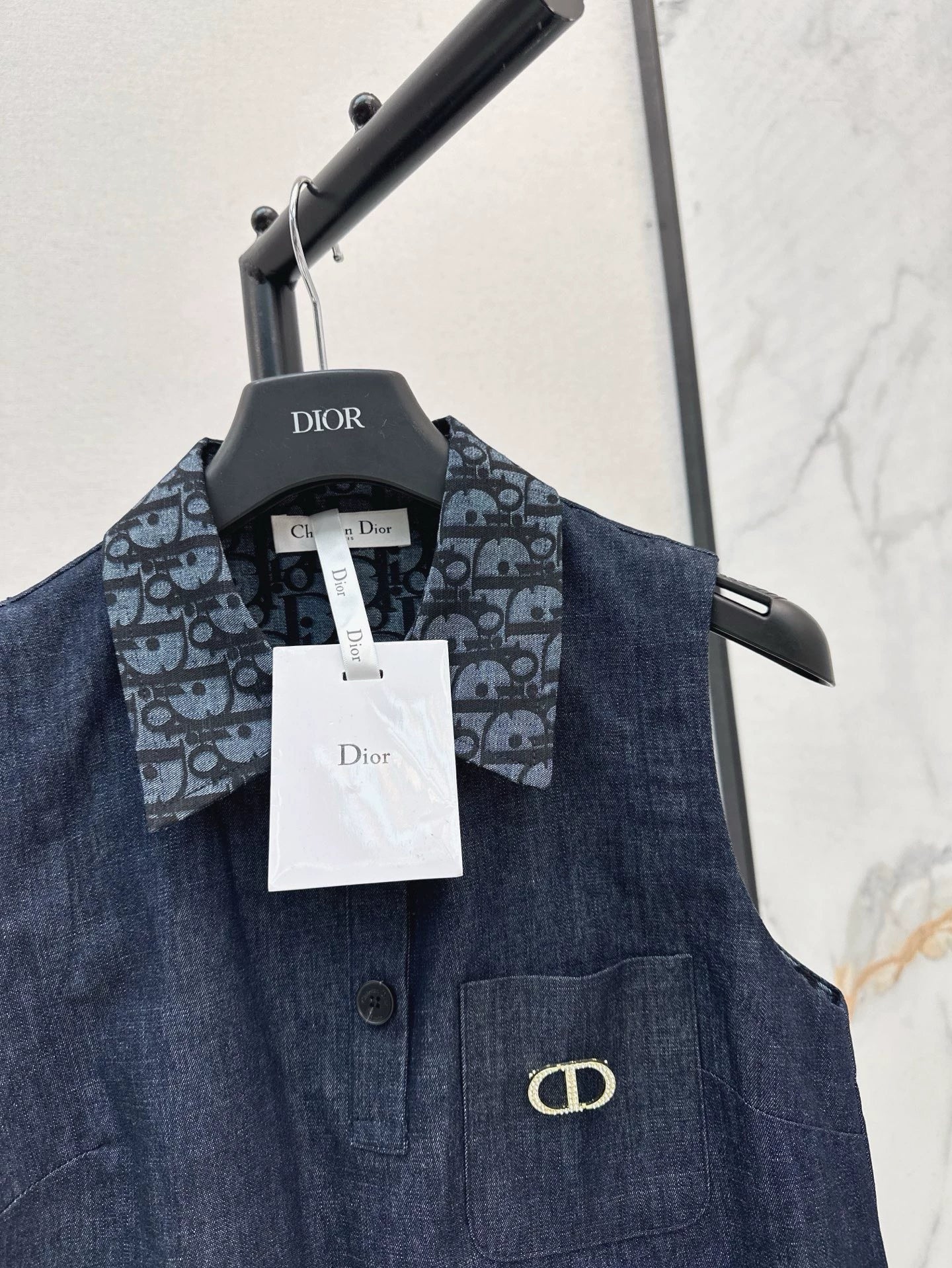 D 25 Spring/Summer Latest Lapel Sleeveless Dresses