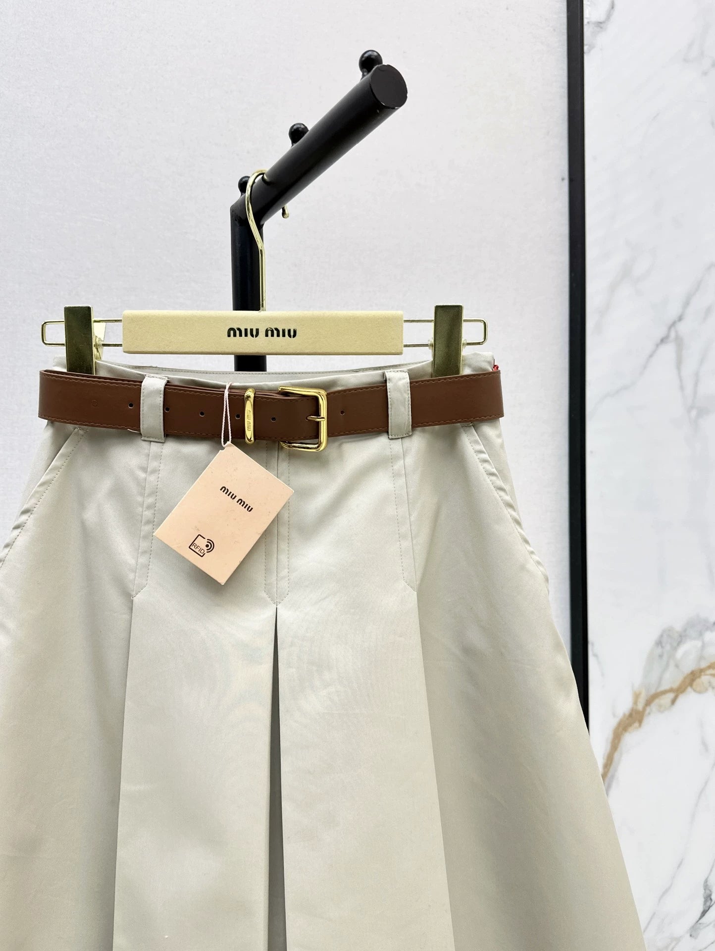 M 25Ss Fall/Winter New Belt-Adorned Low-Rise Light Khaki Midi Skirt